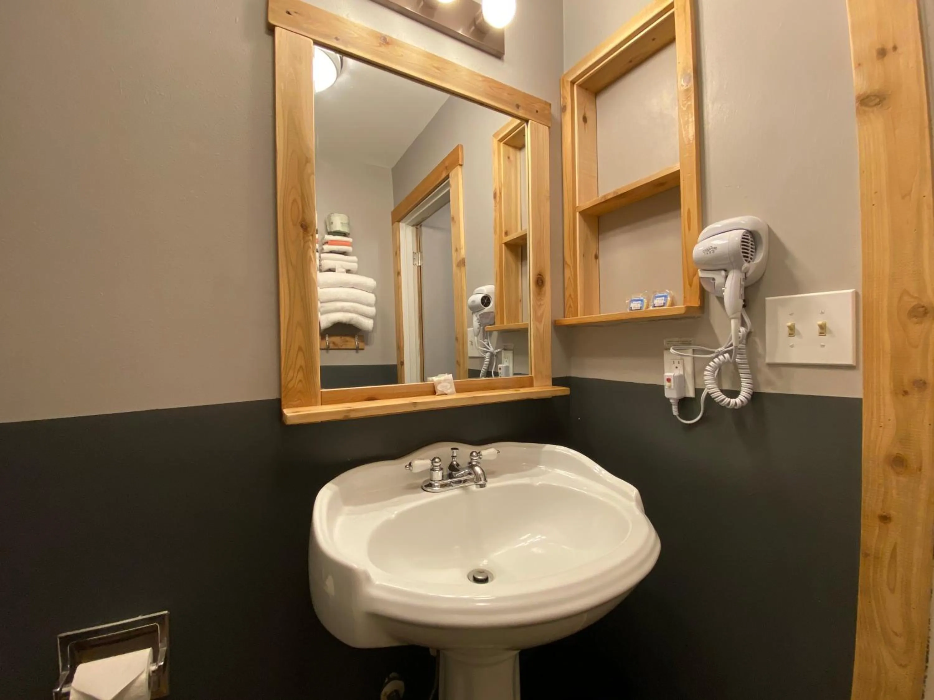 Bathroom in Salt Hotel & Pub