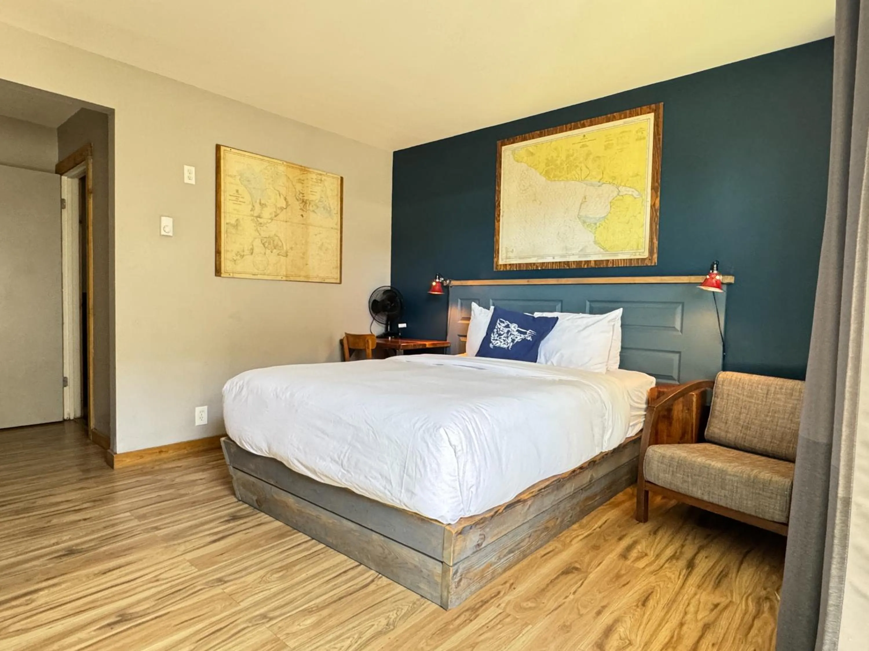 Bed in Salt Hotel & Pub