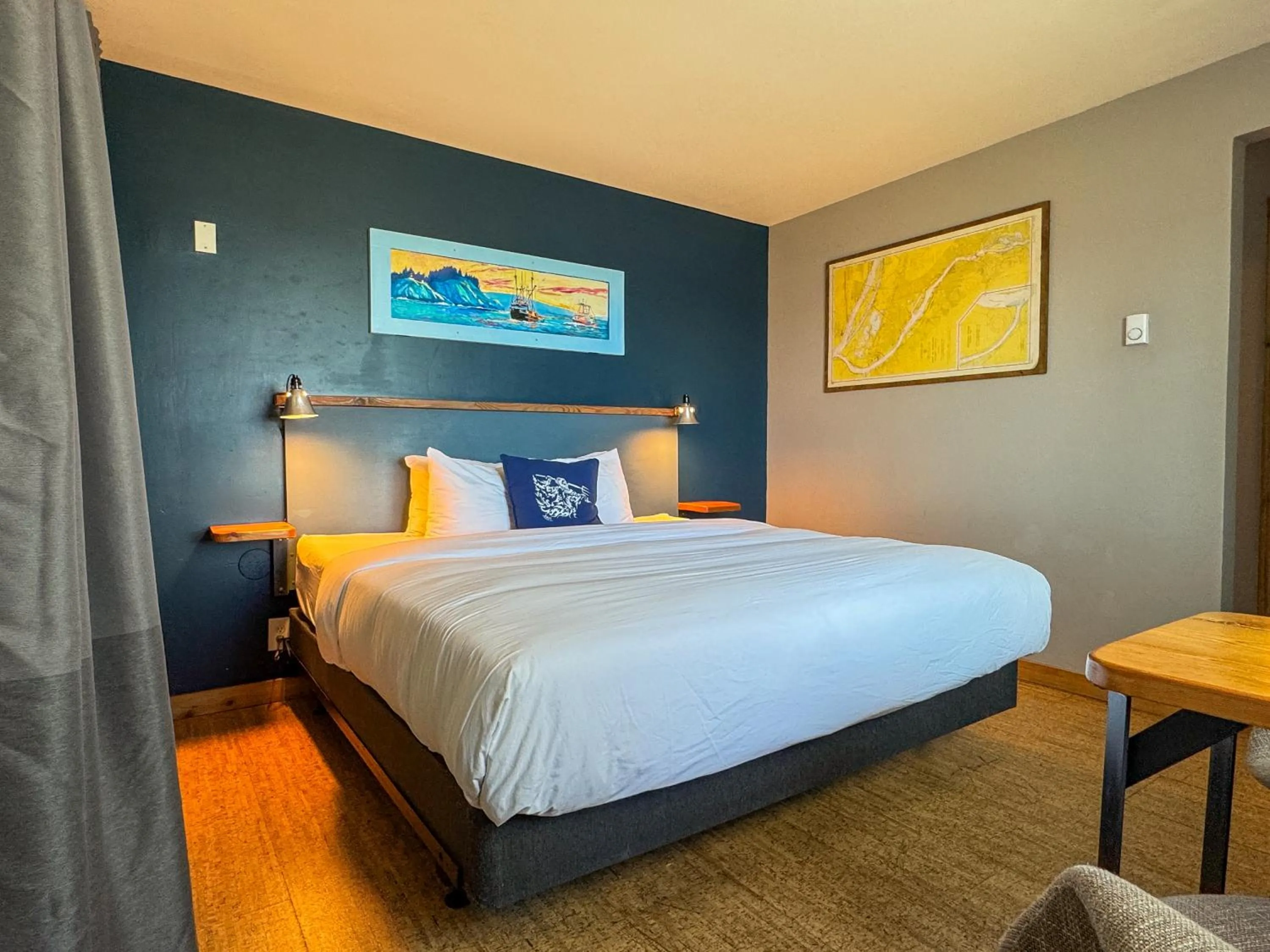 Bed in Salt Hotel & Pub