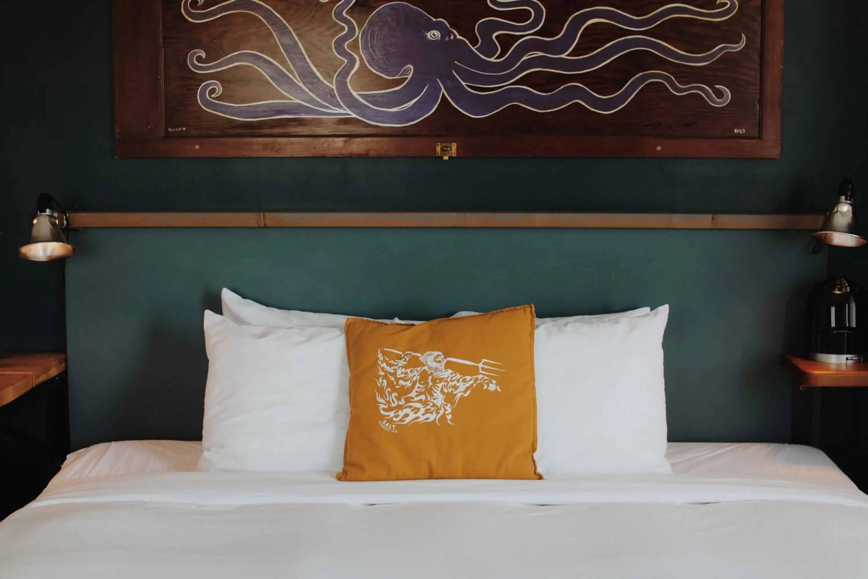 Bed in Salt Hotel & Pub