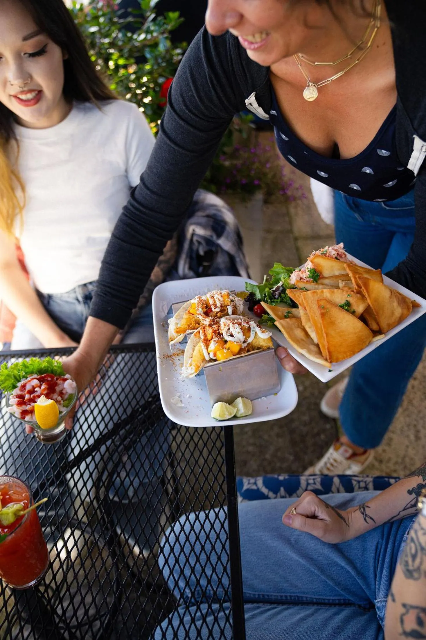 Restaurant/places to eat in Salt Hotel & Pub