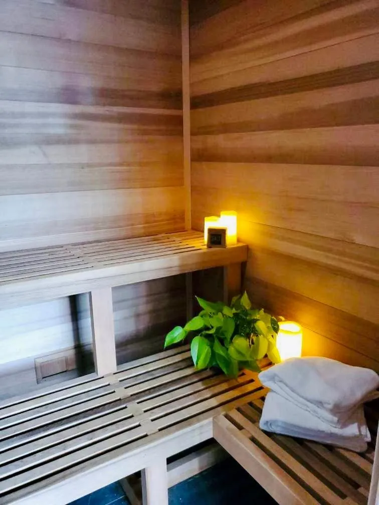 Sauna in Salt Hotel & Pub