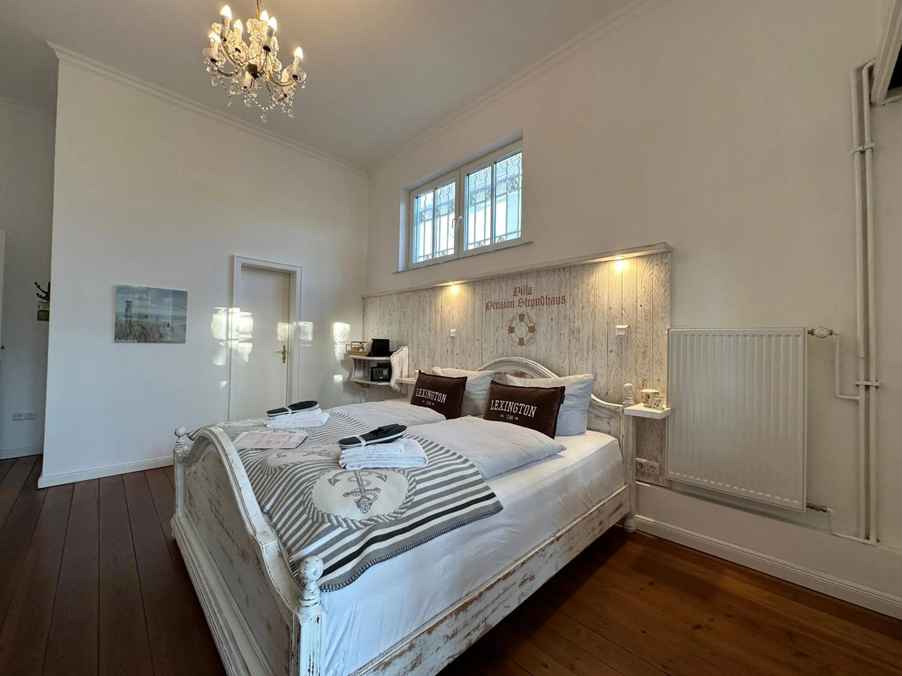 Photo of the whole room, Bed in Villa Pension Strandhaus - adults only