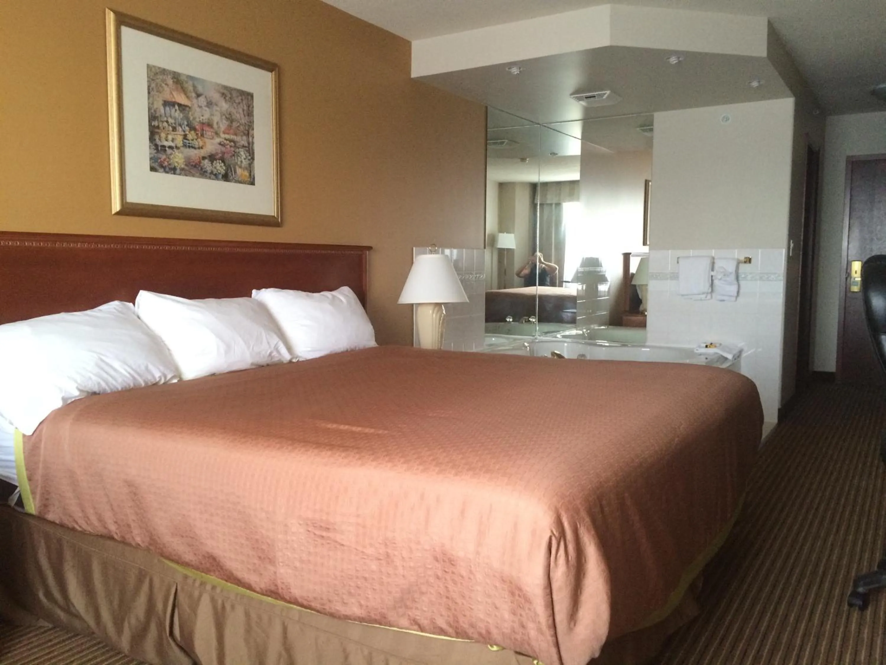 Decorative detail, Bed in Foxwood Inn and Suites