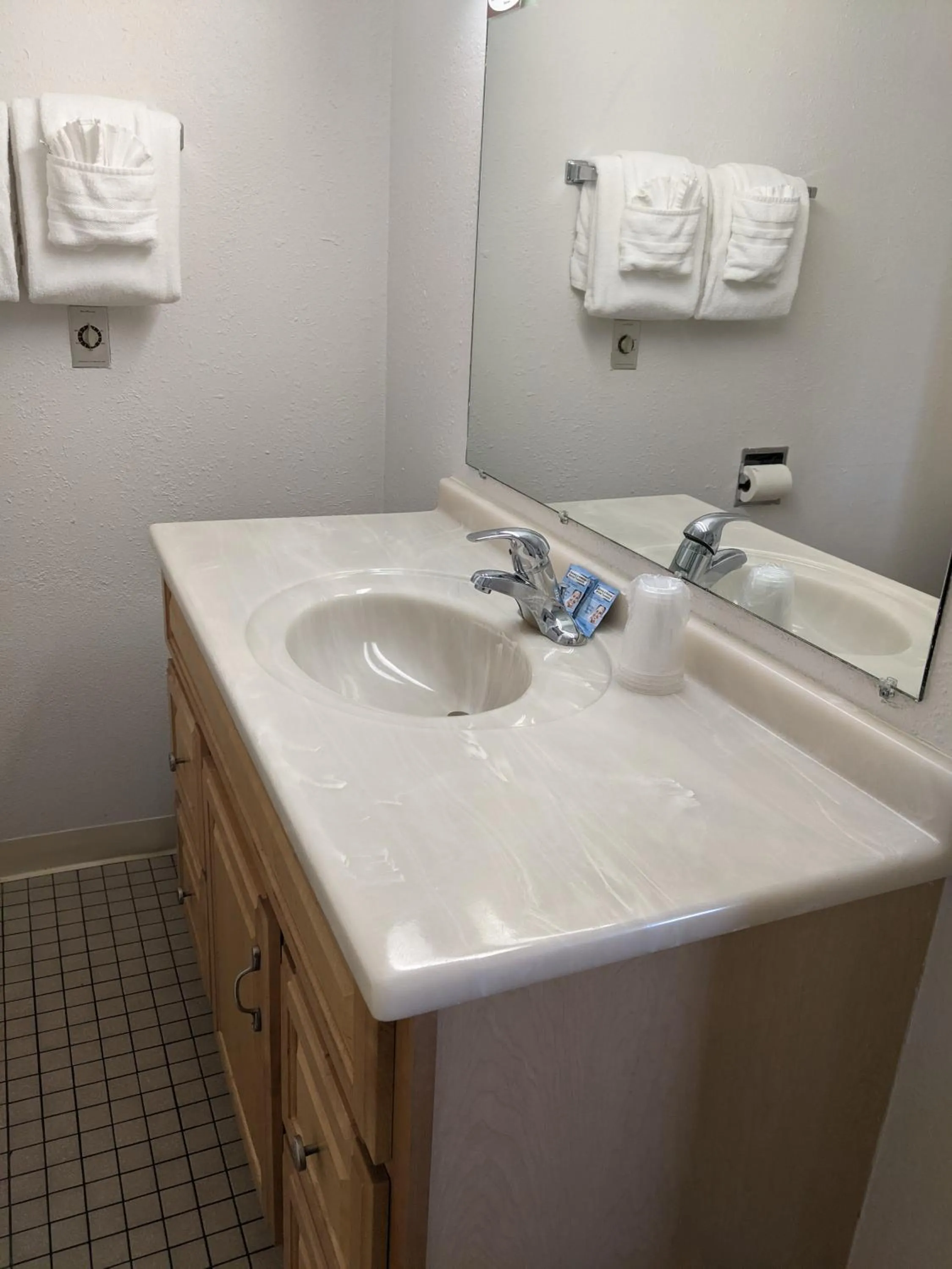 Bathroom in Golden North Inn