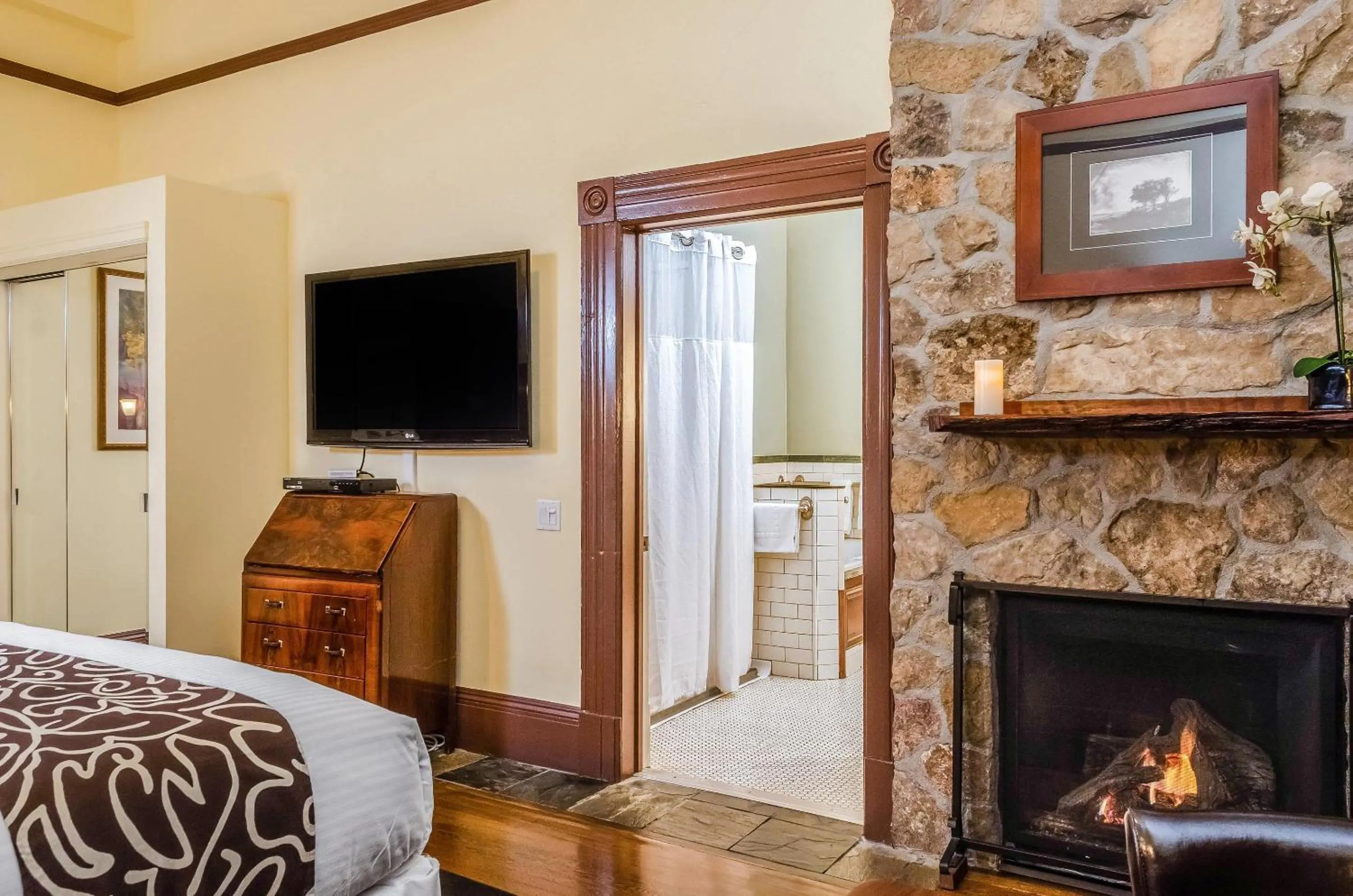 Bedroom, Bed in Hotel Napa Valley, an Ascend Collection Hotel