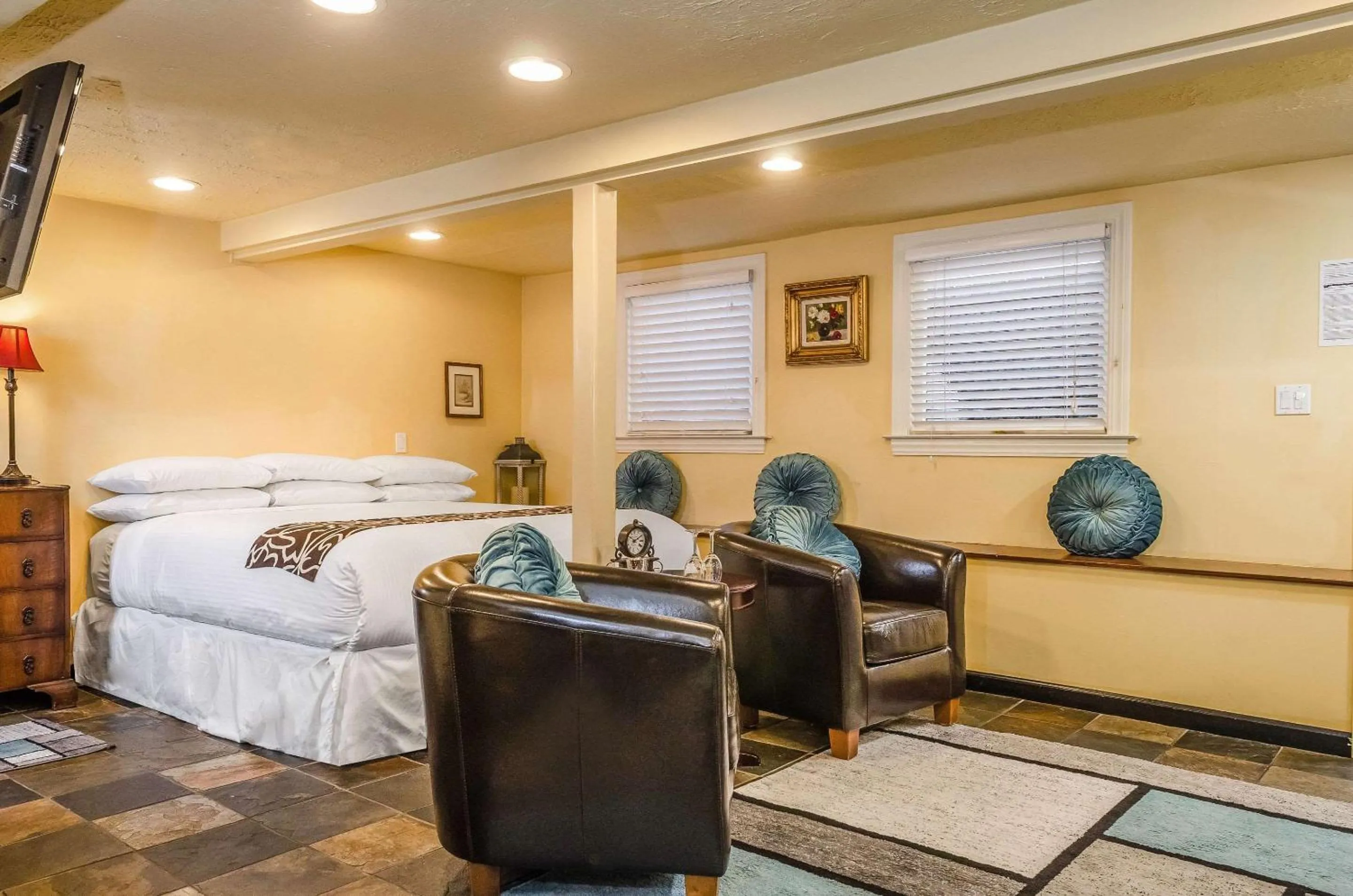 Bedroom, Bed in Hotel Napa Valley, an Ascend Collection Hotel