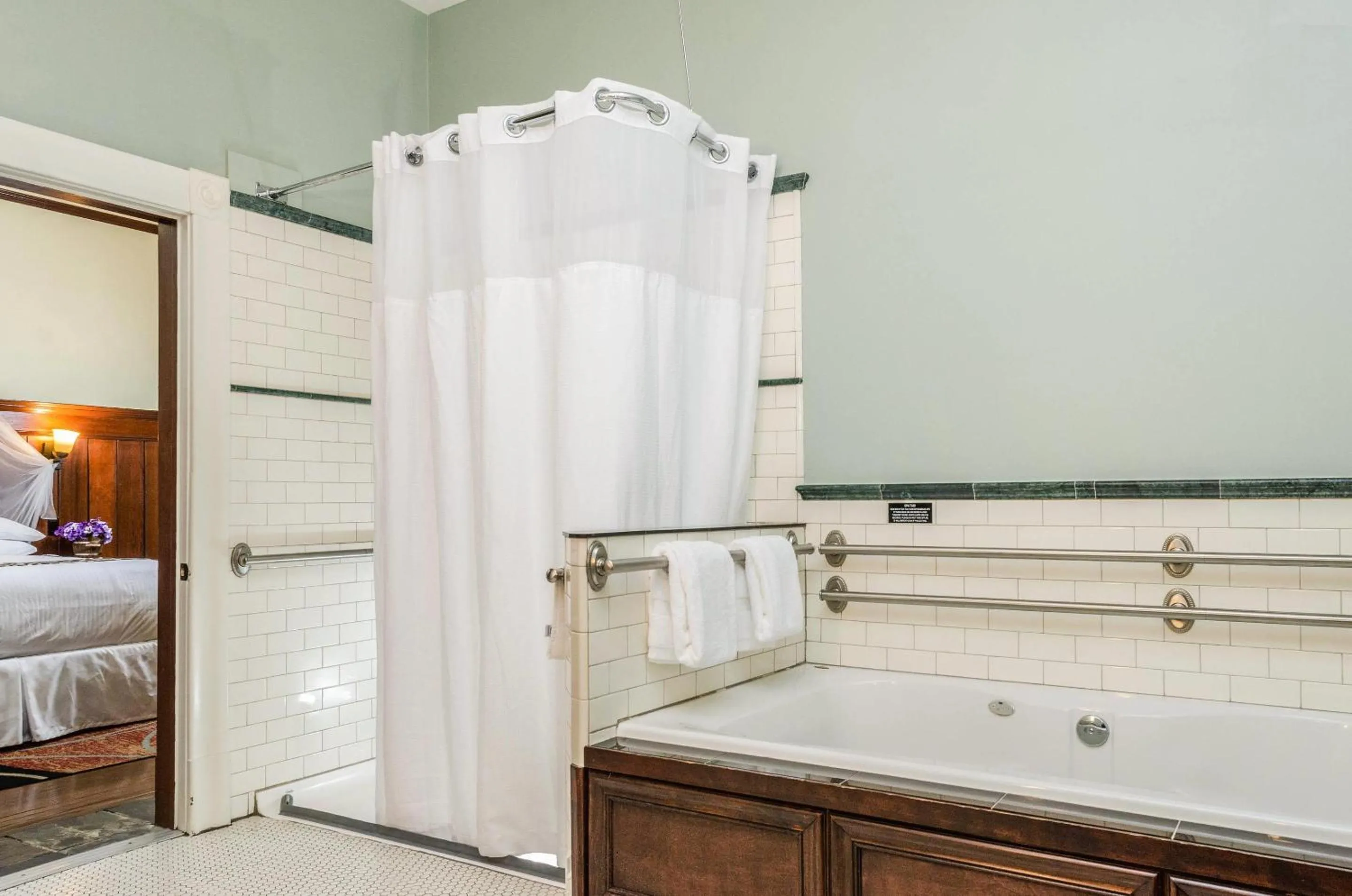 Bedroom, Bed in Hotel Napa Valley, an Ascend Collection Hotel