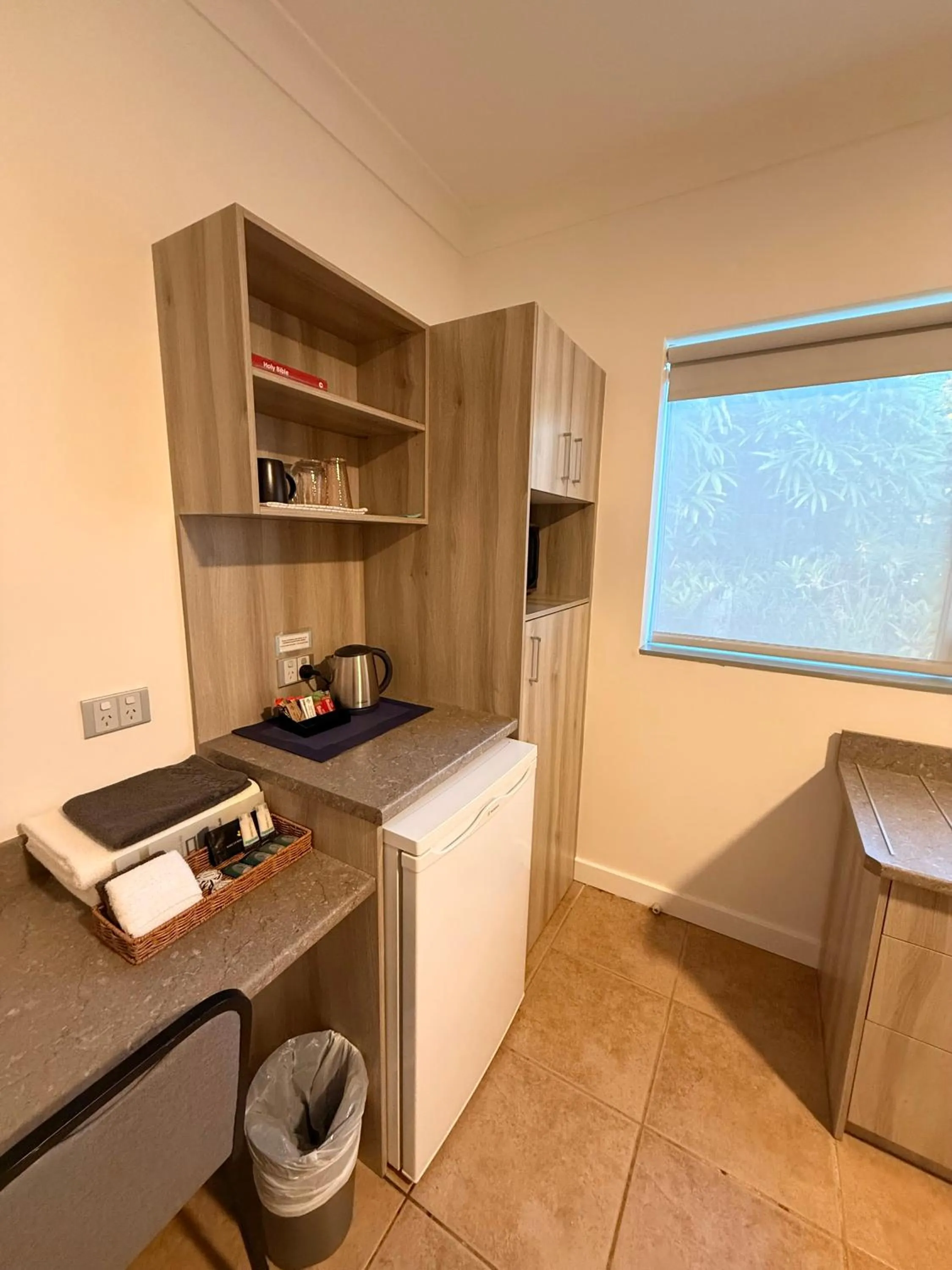 Kitchen or kitchenette in Childers Oasis Motel
