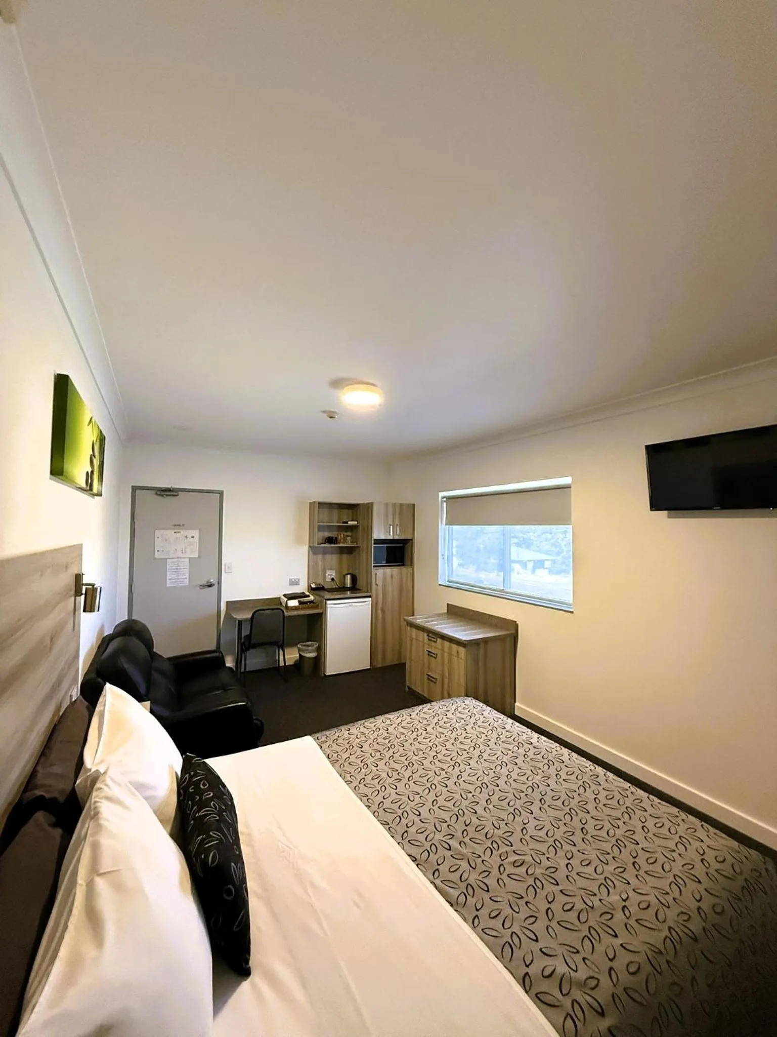 Bed in Childers Oasis Motel