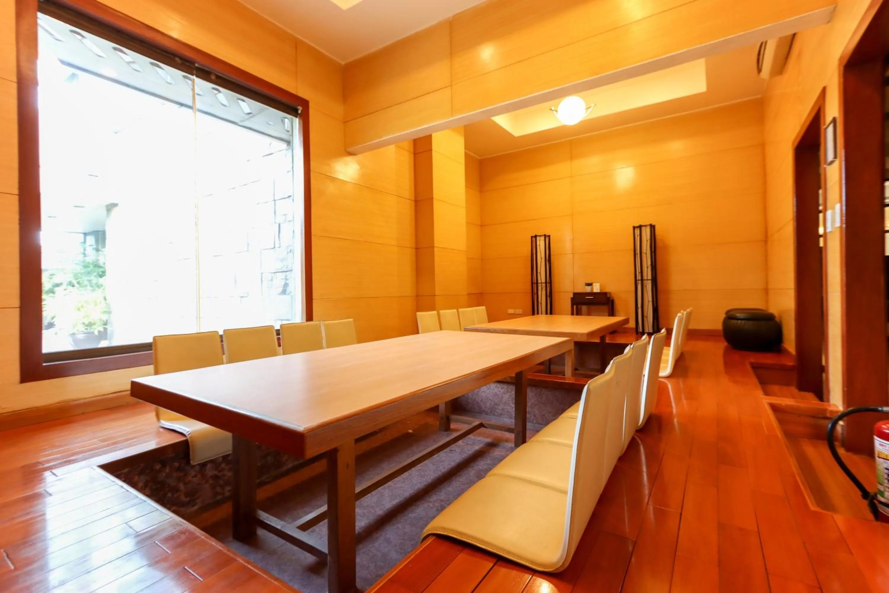 Business facilities in Paseo Premiere Hotel