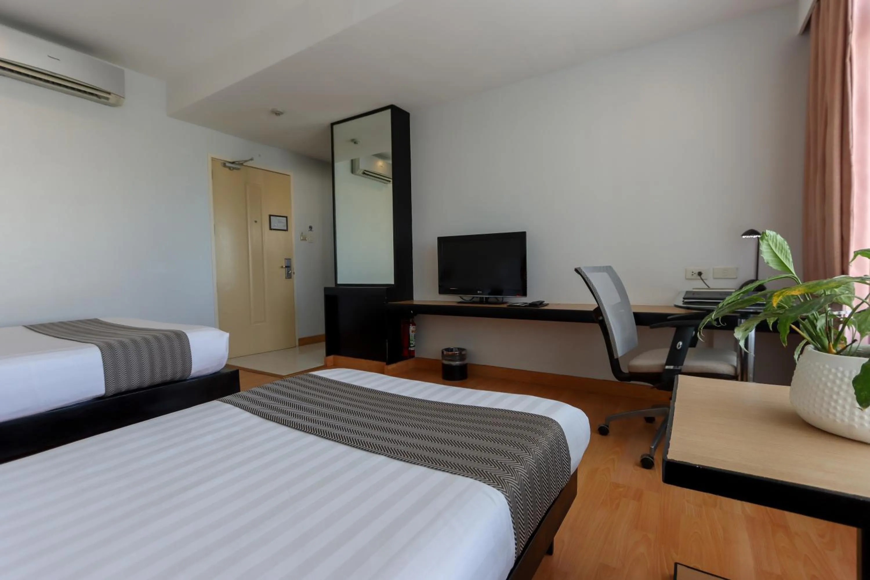 Bed in Paseo Premiere Hotel