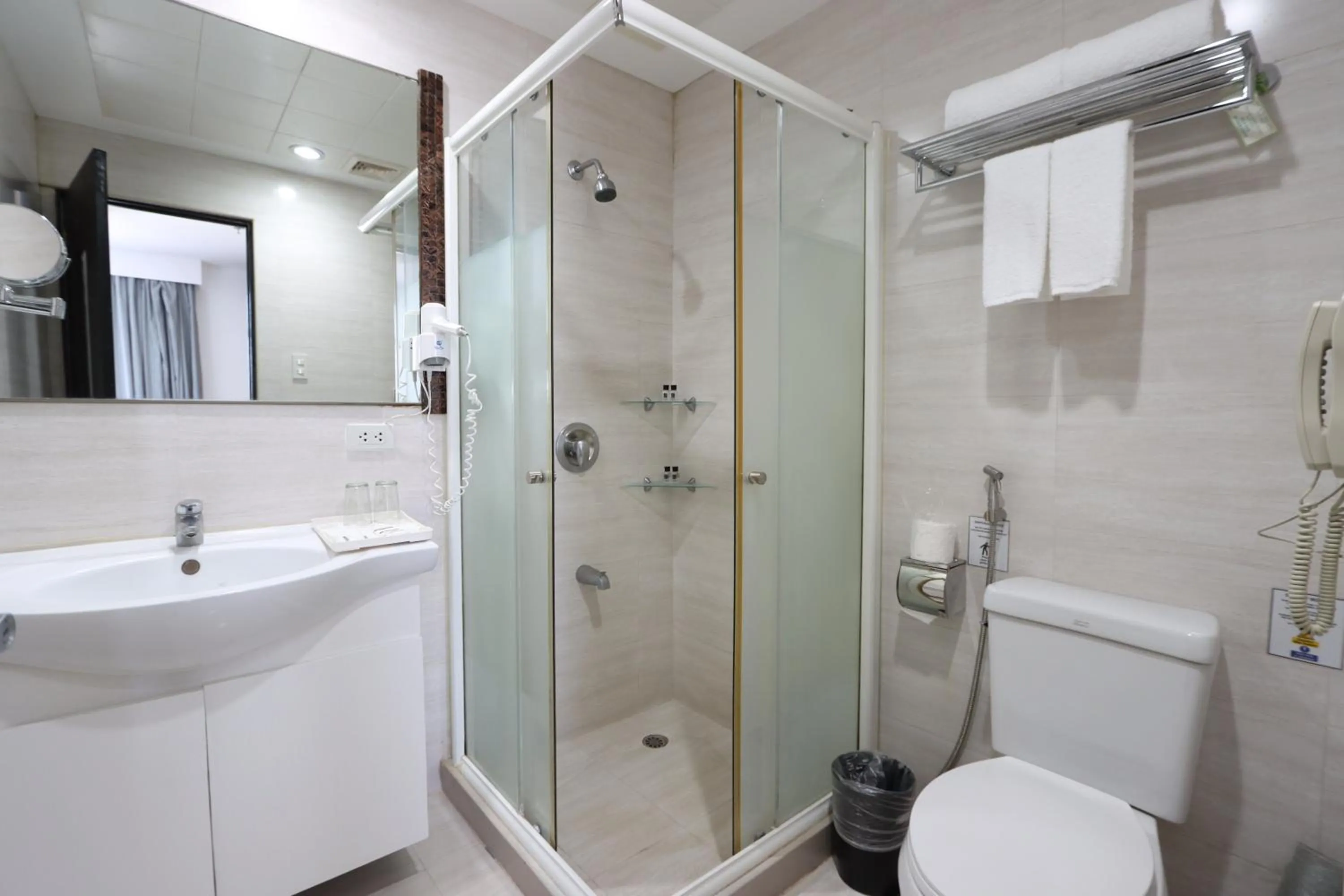 Bathroom in Paseo Premiere Hotel