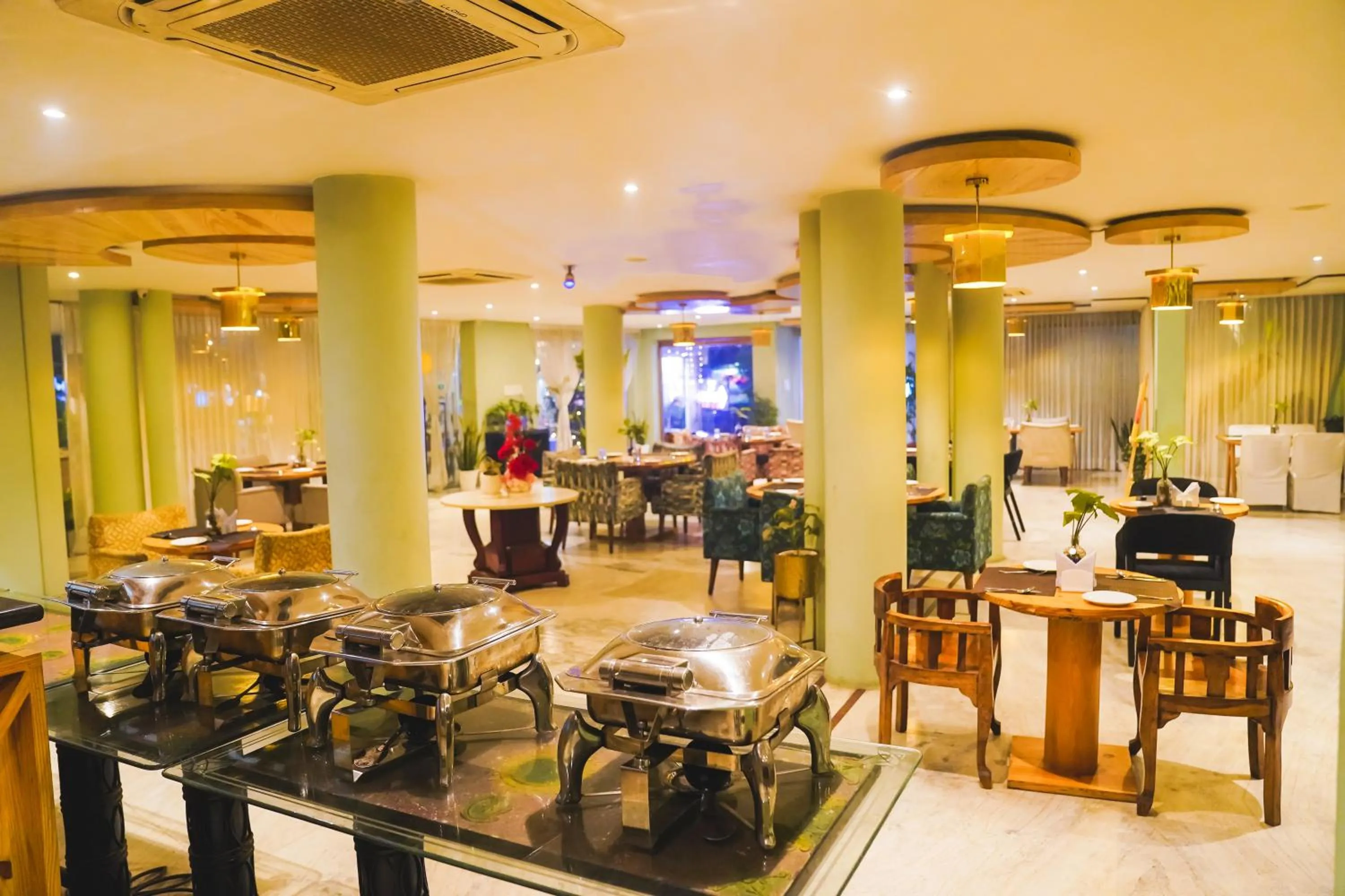 Restaurant/places to eat in Hotel Dodas Palace