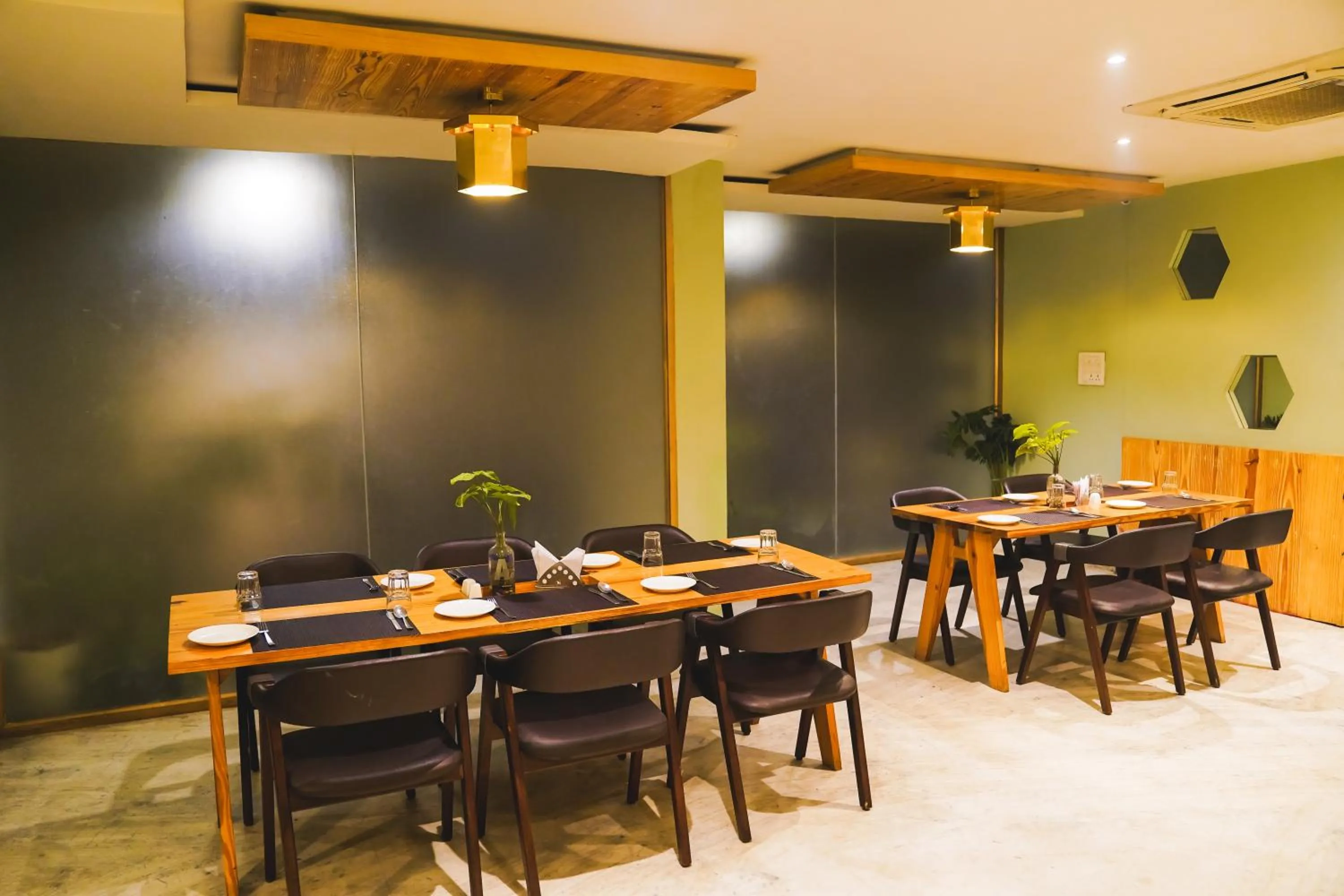 Restaurant/places to eat in Hotel Dodas Palace