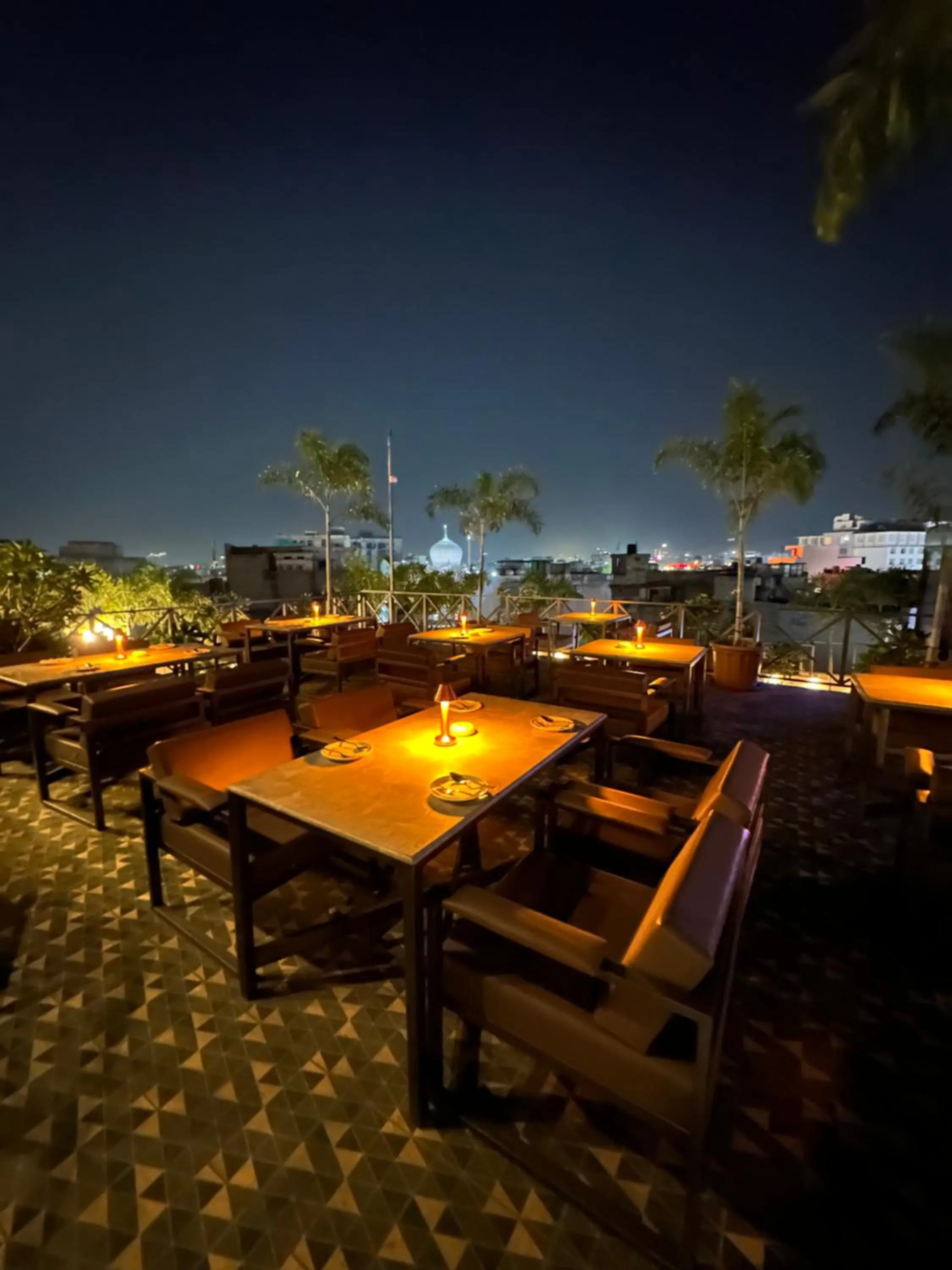 Restaurant/places to eat in Hotel Dodas Palace