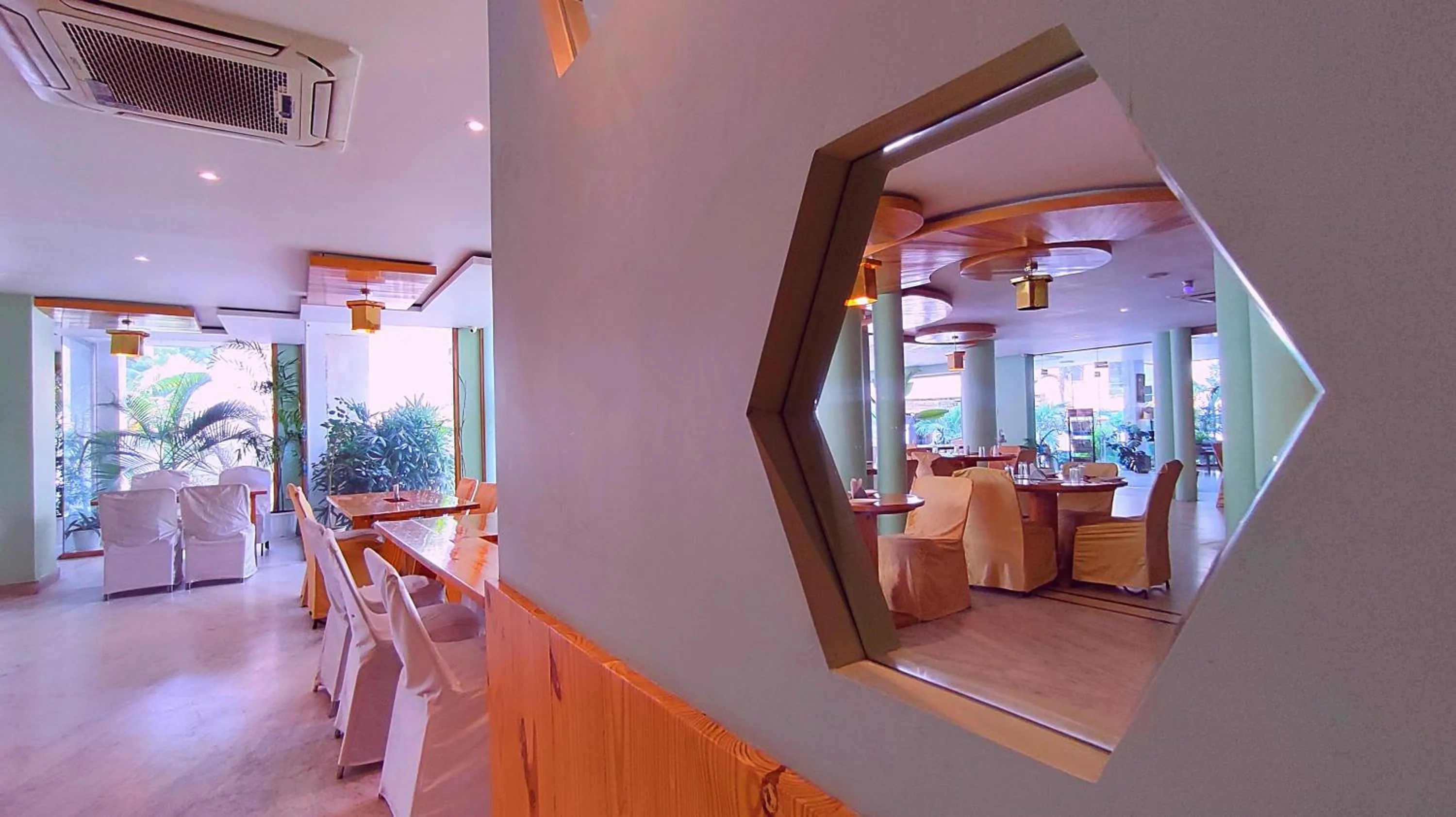 Restaurant/places to eat in Hotel Dodas Palace