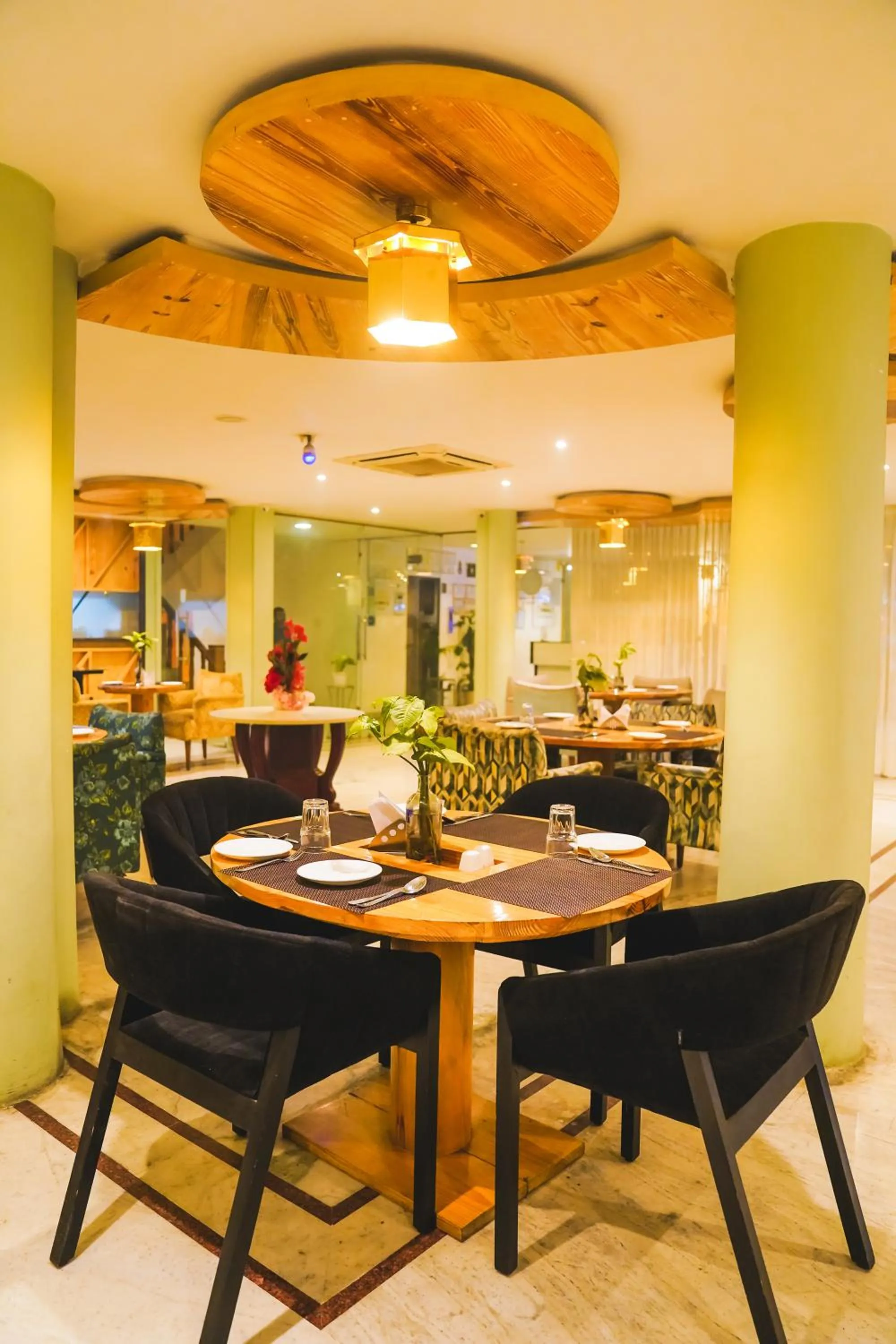 Restaurant/places to eat in Hotel Dodas Palace