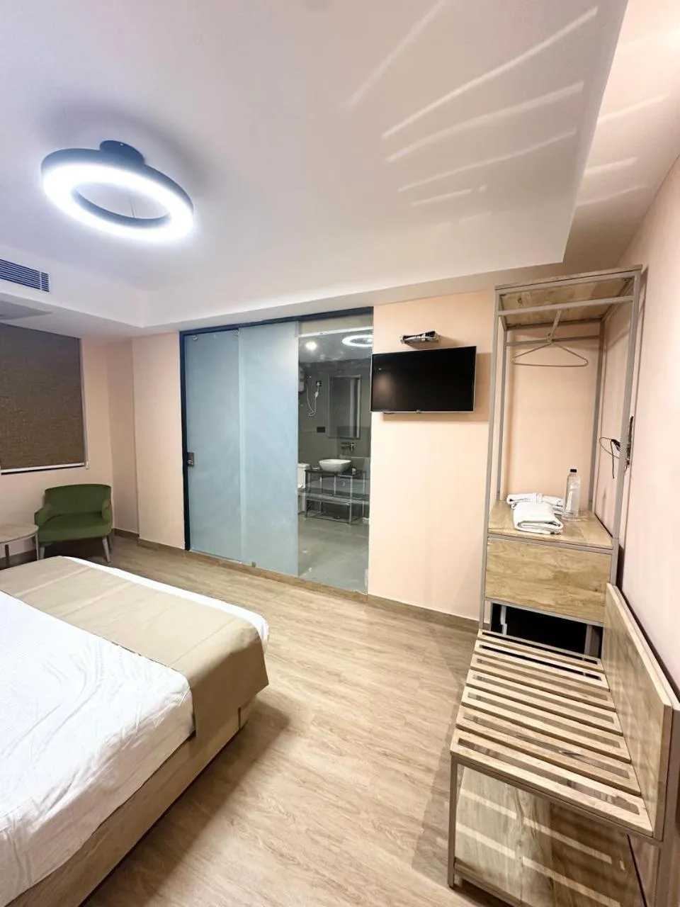 Bathroom, Bed in Hotel Dodas Palace