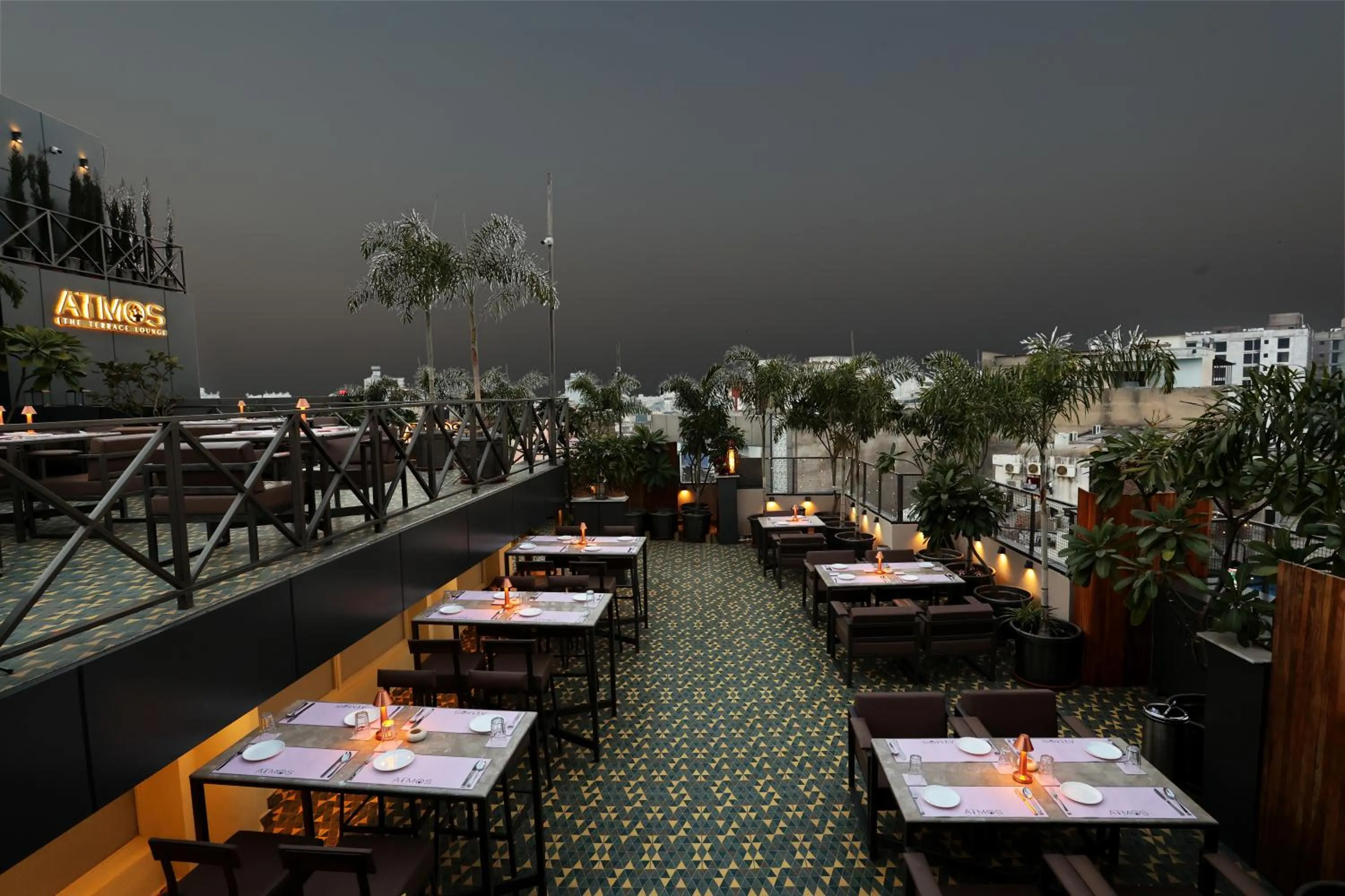 Restaurant/places to eat in Hotel Dodas Palace