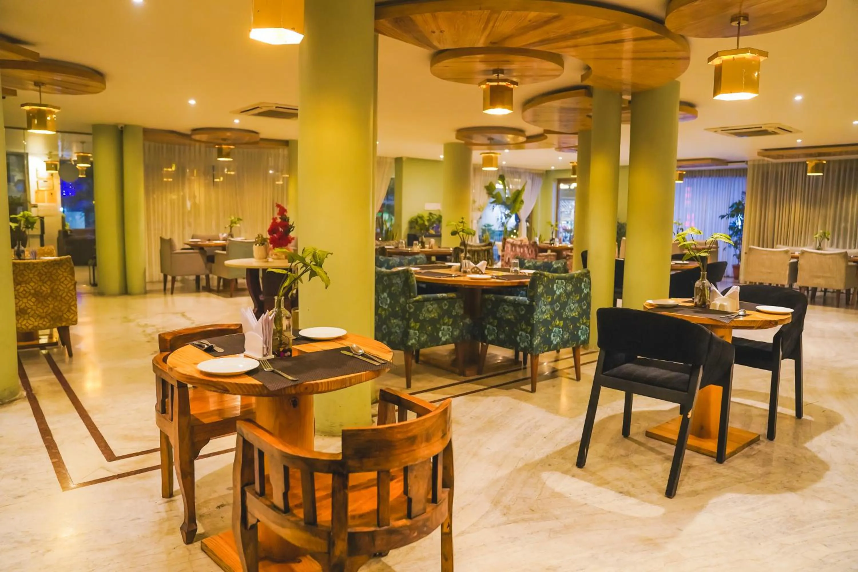 Restaurant/places to eat in Hotel Dodas Palace