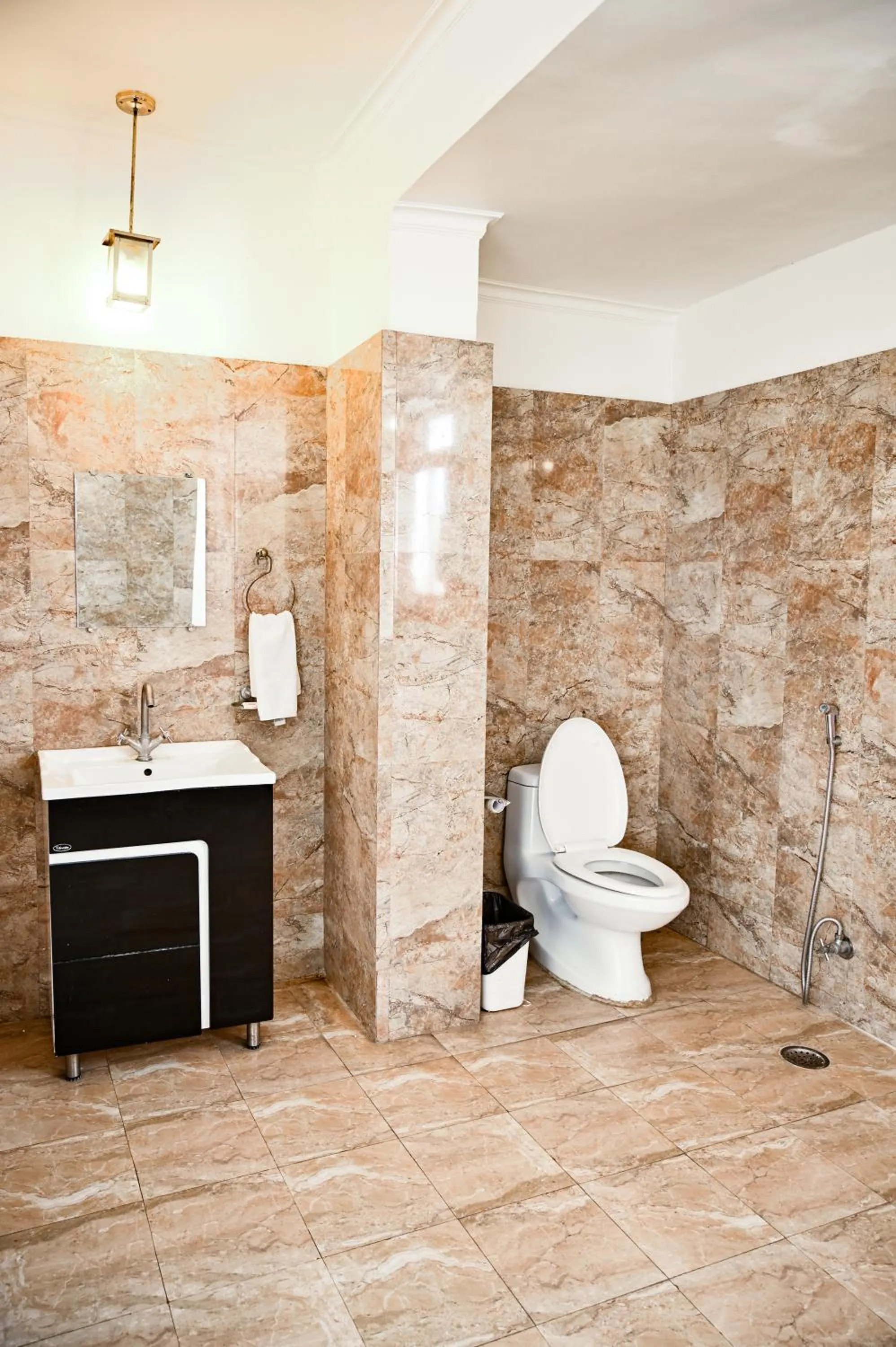 Shower in Hotel Dodas Palace