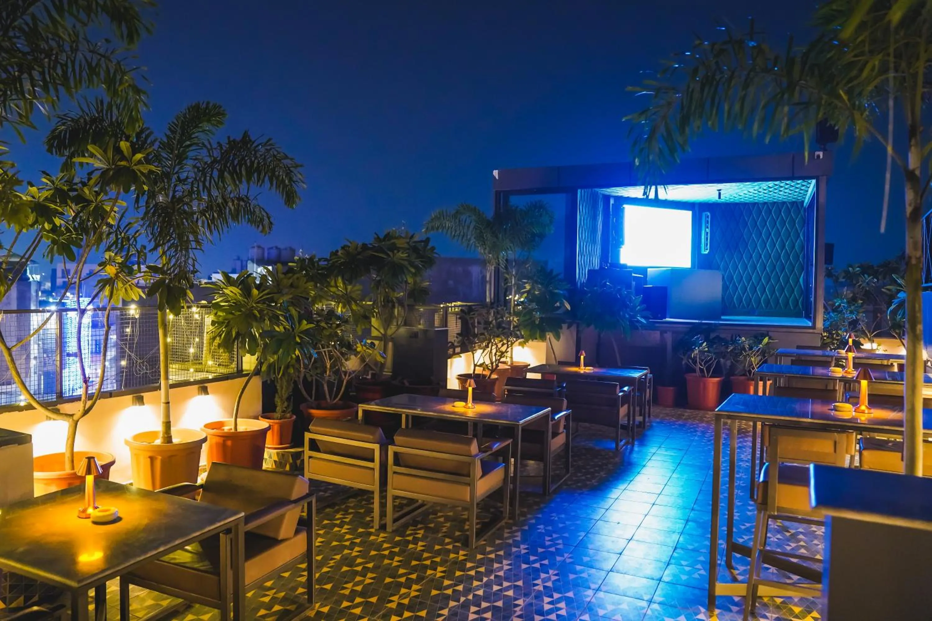 Restaurant/places to eat in Hotel Dodas Palace