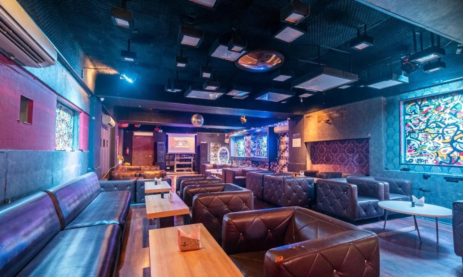 Restaurant/places to eat in Hotel Dodas Palace