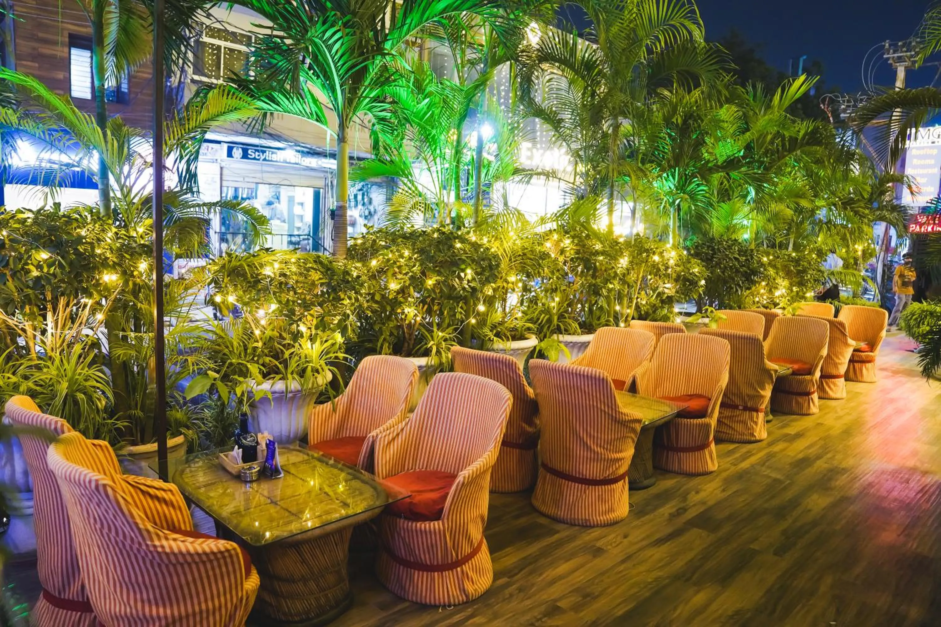 Restaurant/places to eat in Hotel Dodas Palace