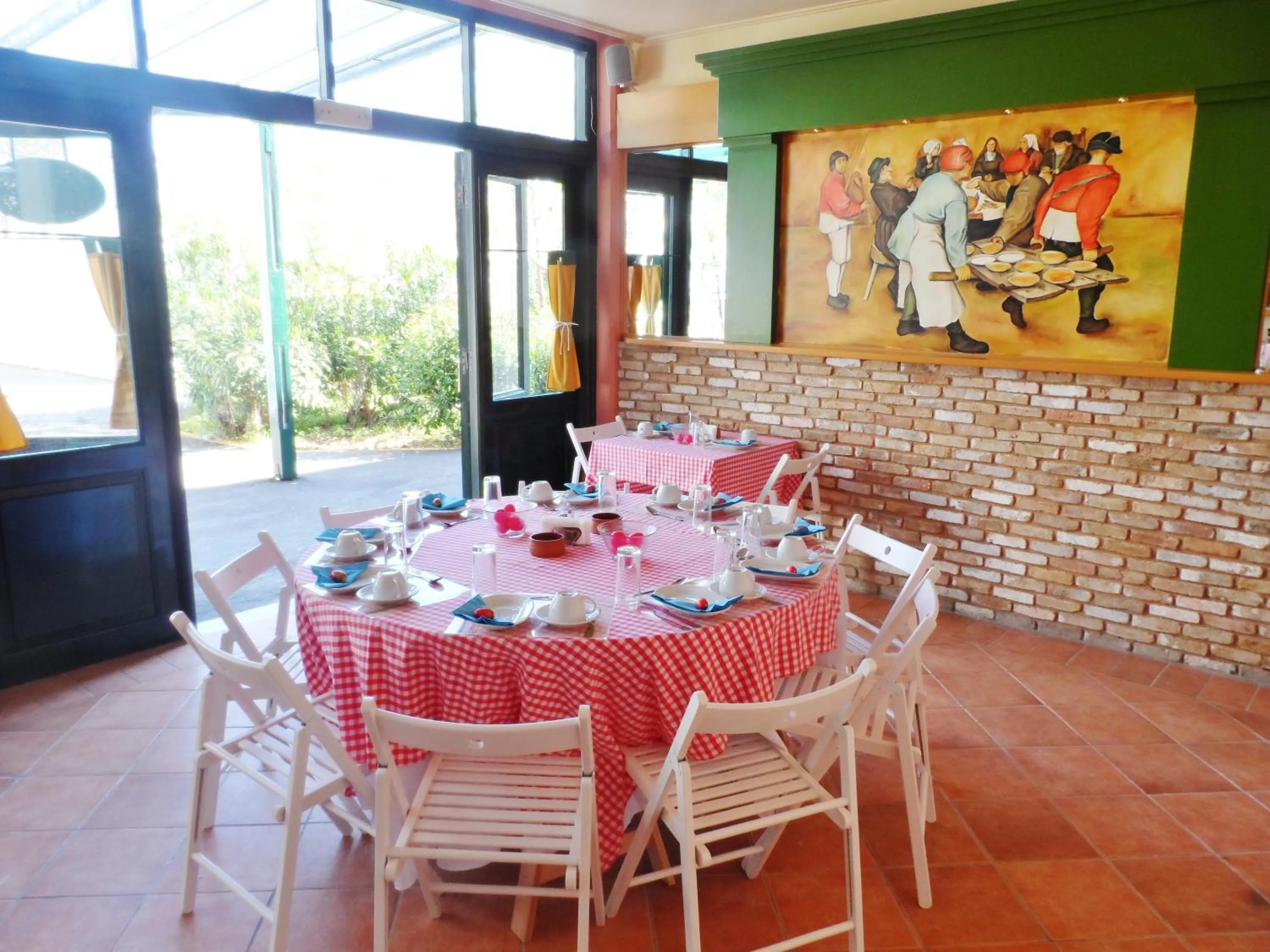 Restaurant/places to eat in Homely Studios