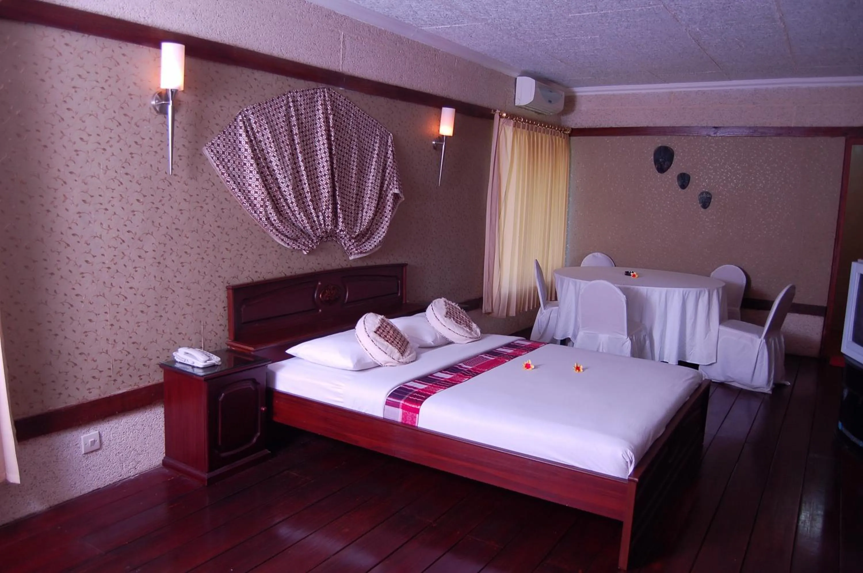 Bed in Swaloh Resort & Spa