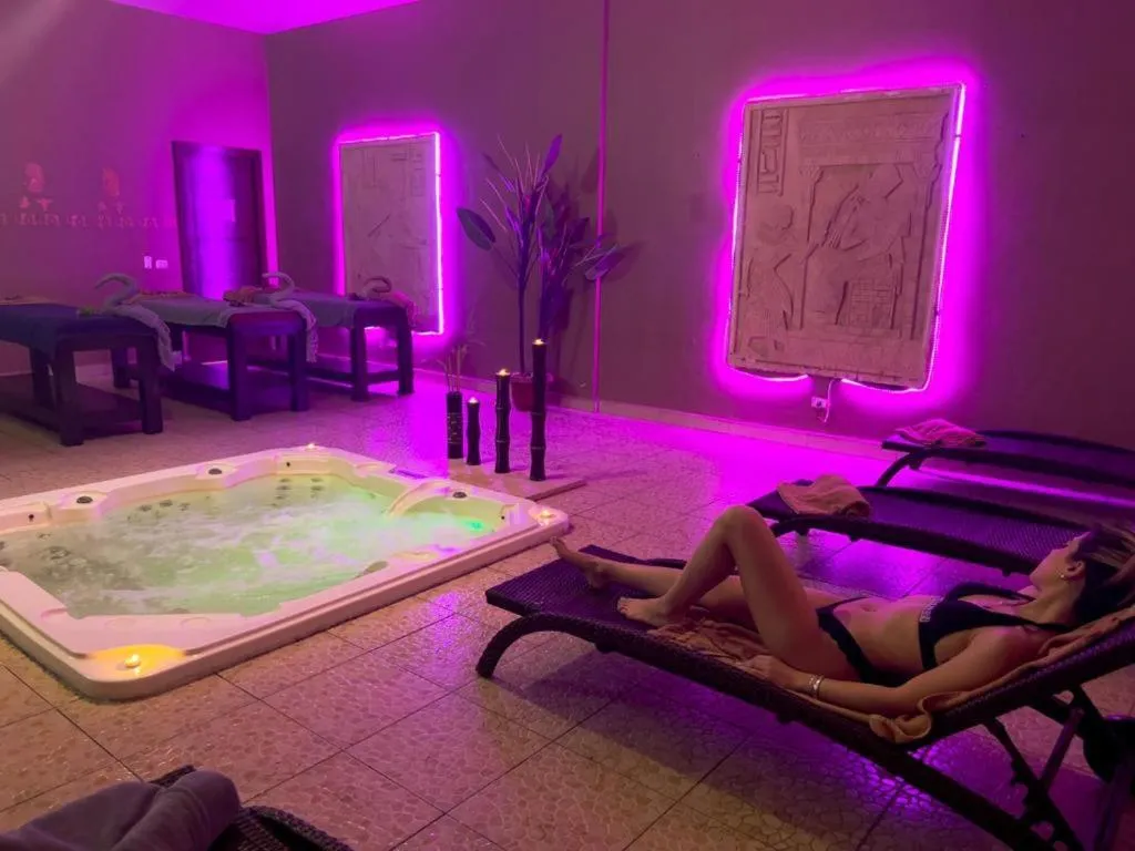 Massage in Romance Regency Club