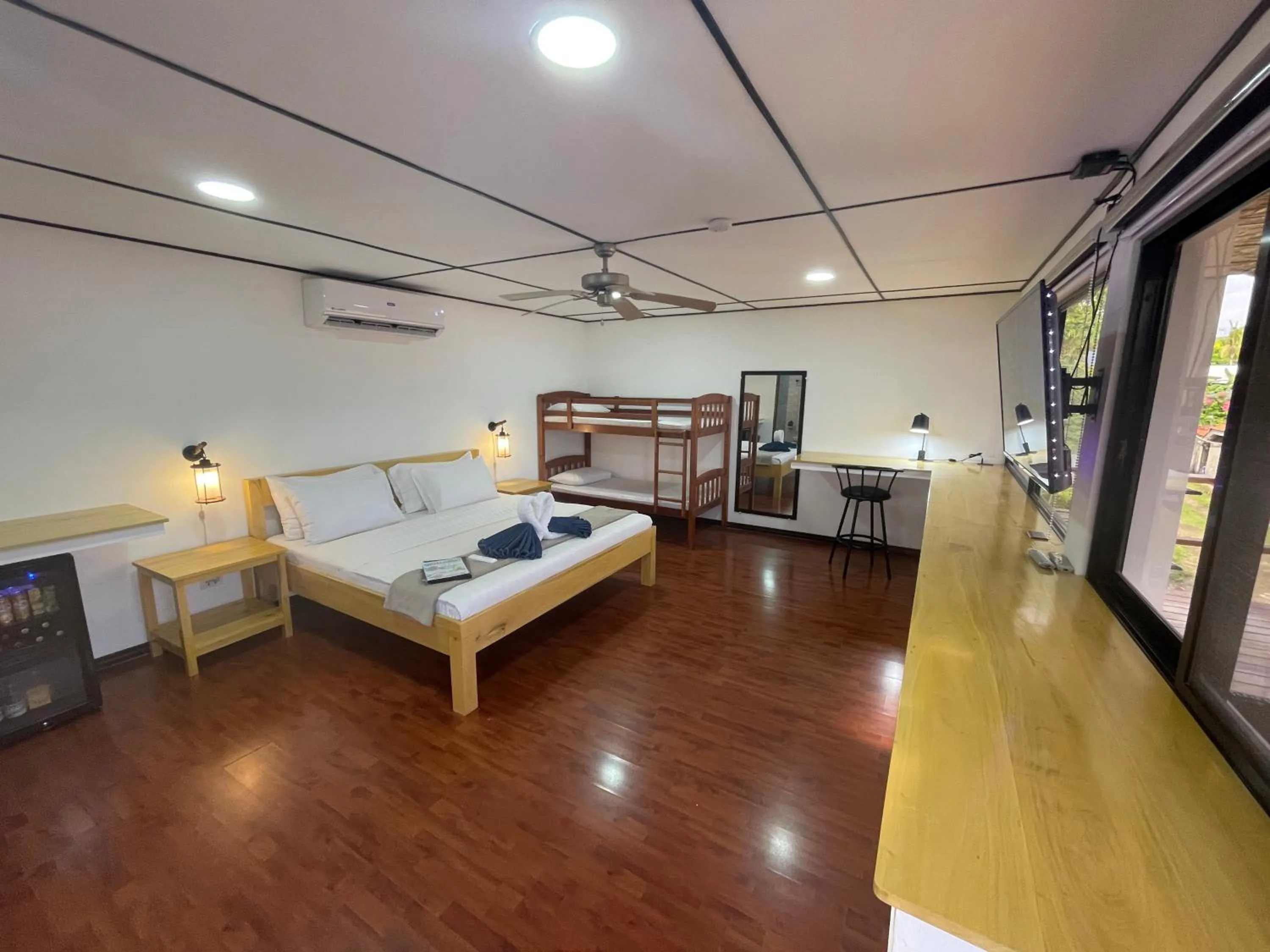 Bed in Parrot Resort Moalboal