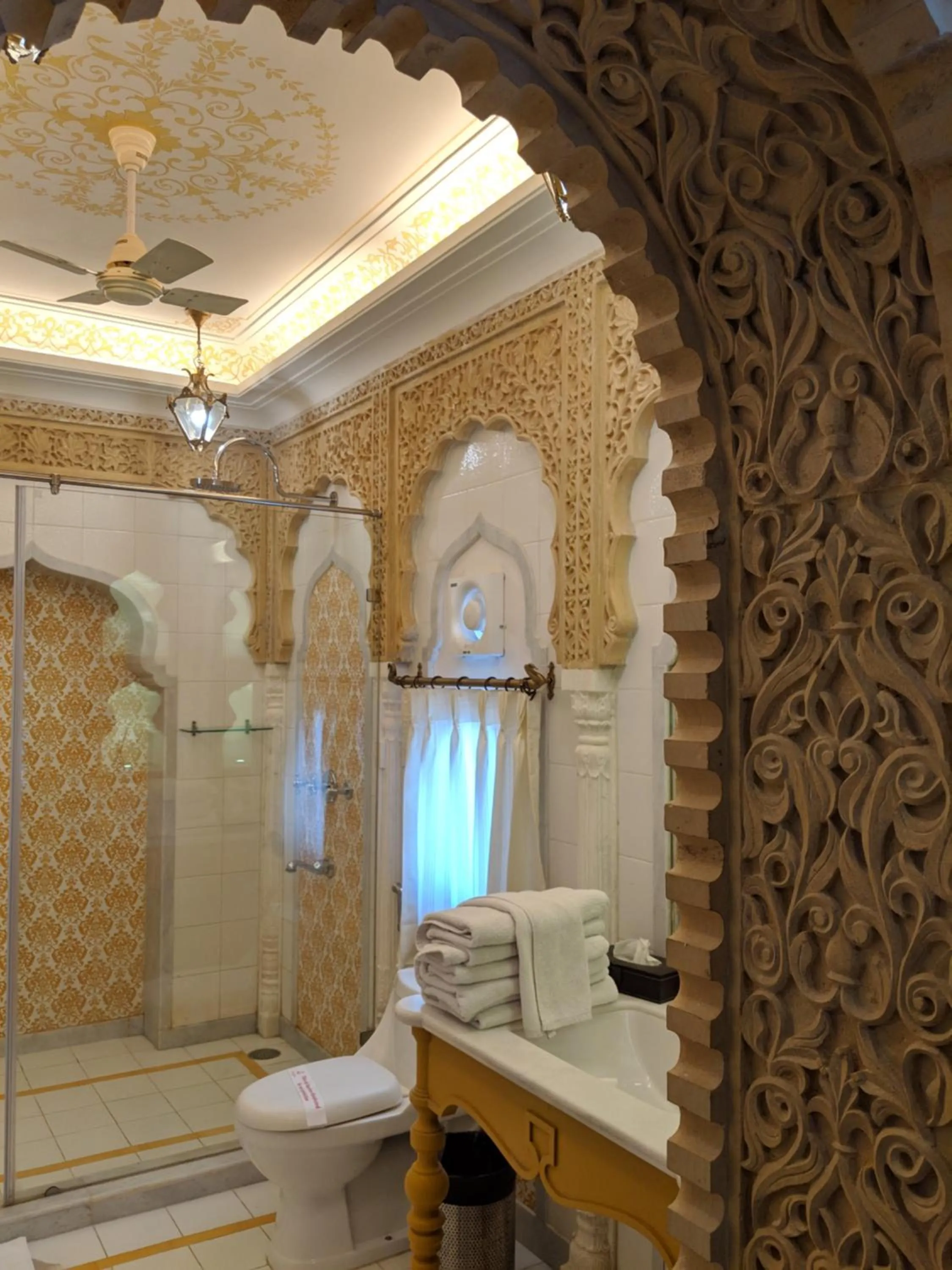Shower in Pearl Palace Heritage Boutique Hotel