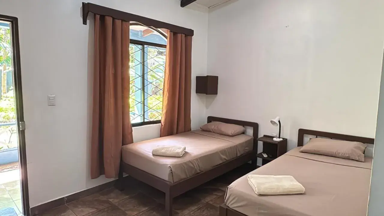 Deluxe Double Room (A/C, TV, Private Bathroom with Hot Water) in Hotel Marielos Tamarindo Deluxe Double Room (A/C, TV, Private Bathroom with Hot Water) in Hotel Marielos Tamarindo