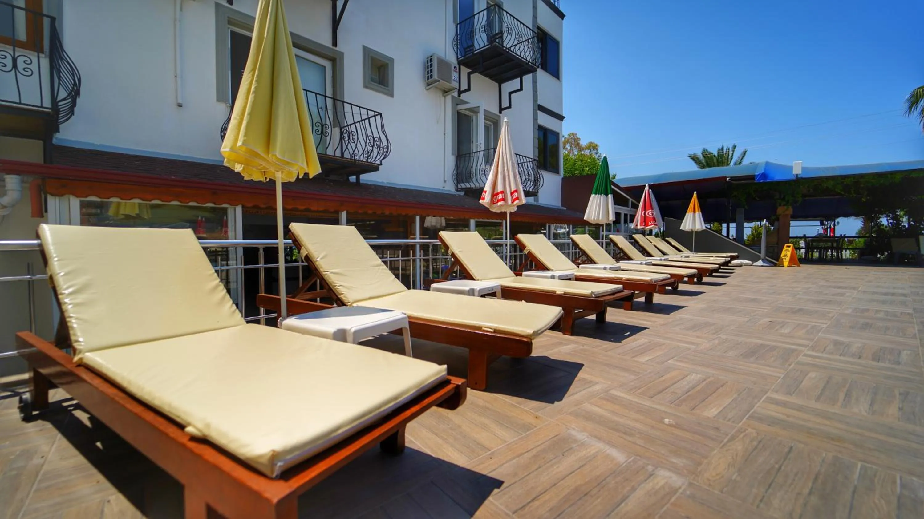 Swimming pool in Yücel Hotel