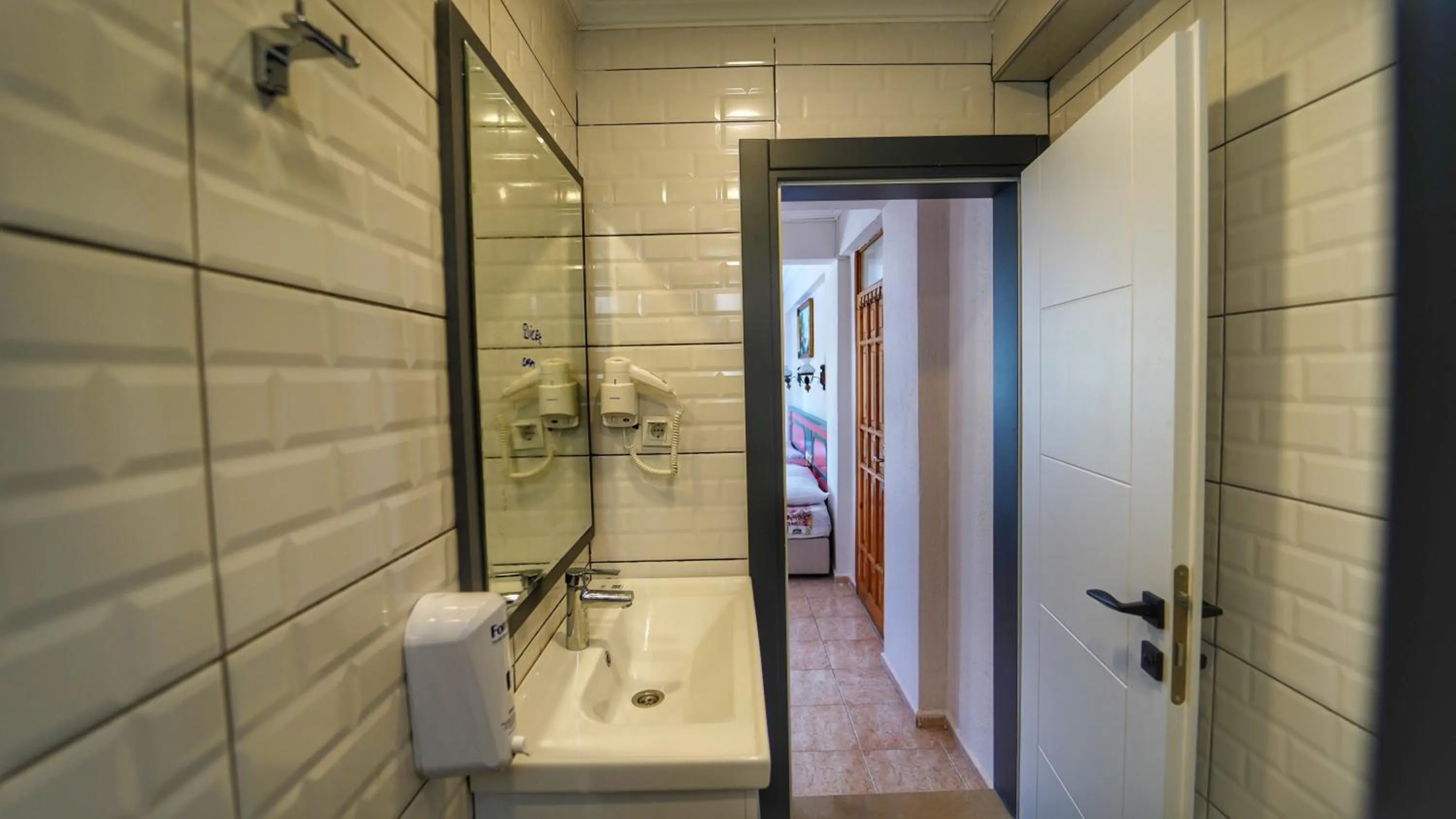 Shower in Yücel Hotel