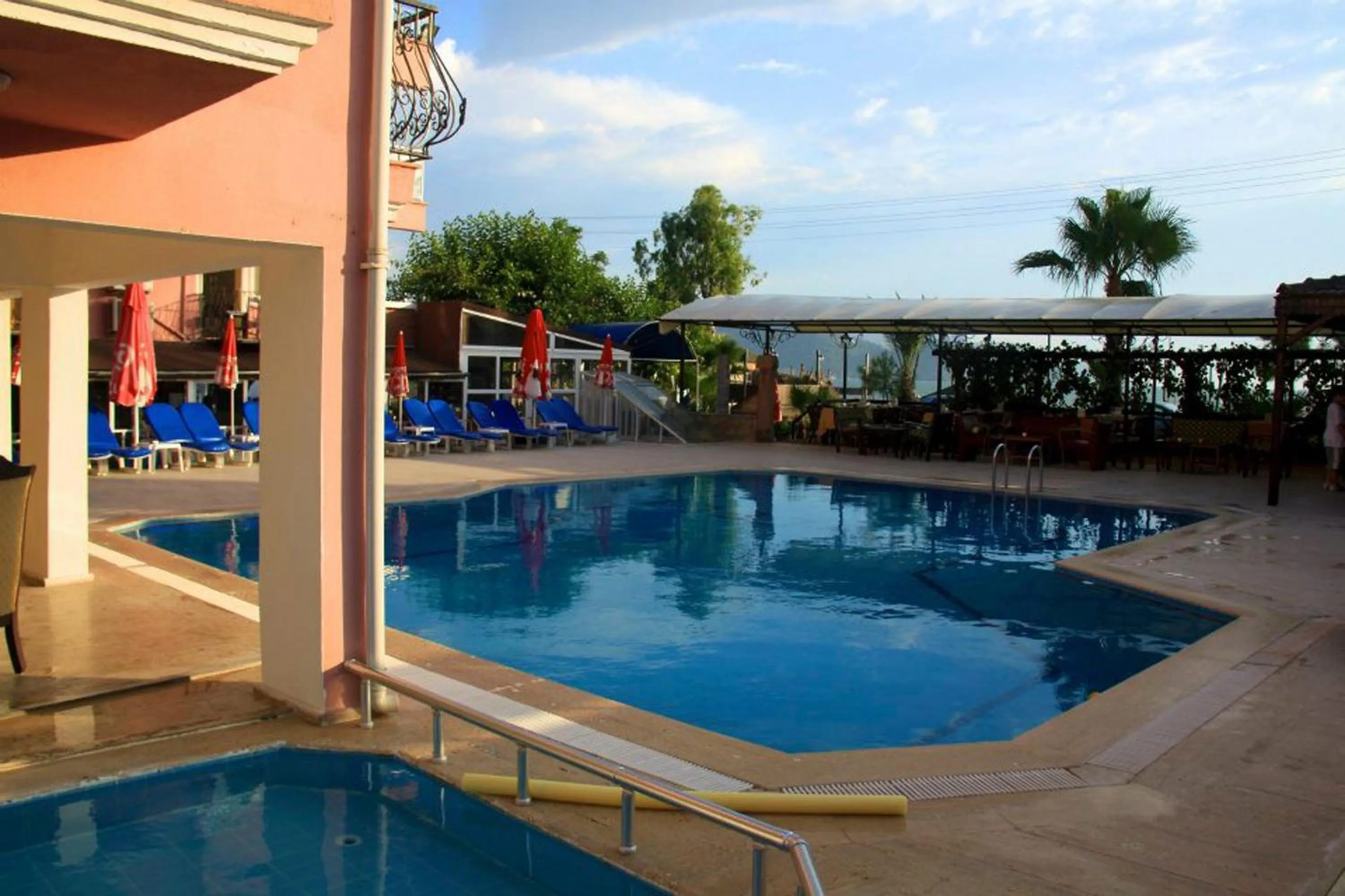 Swimming pool in Yücel Hotel