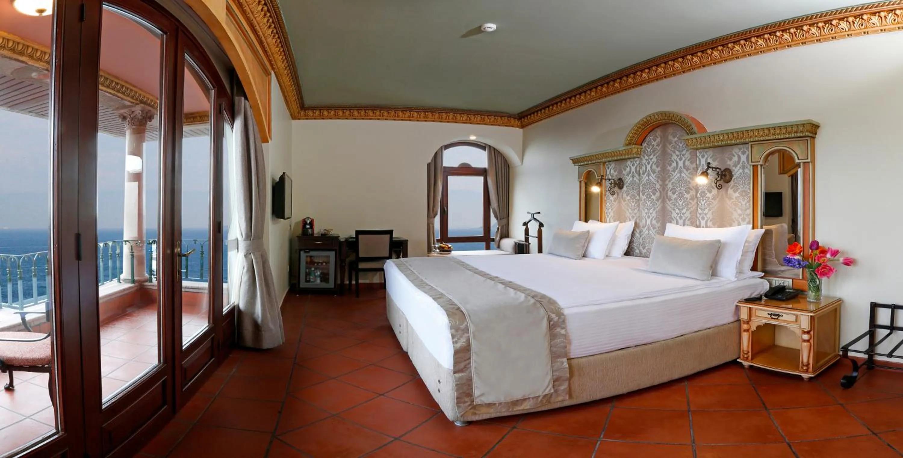 Photo of the whole room, Bed in Sultanahmet Palace Hotel