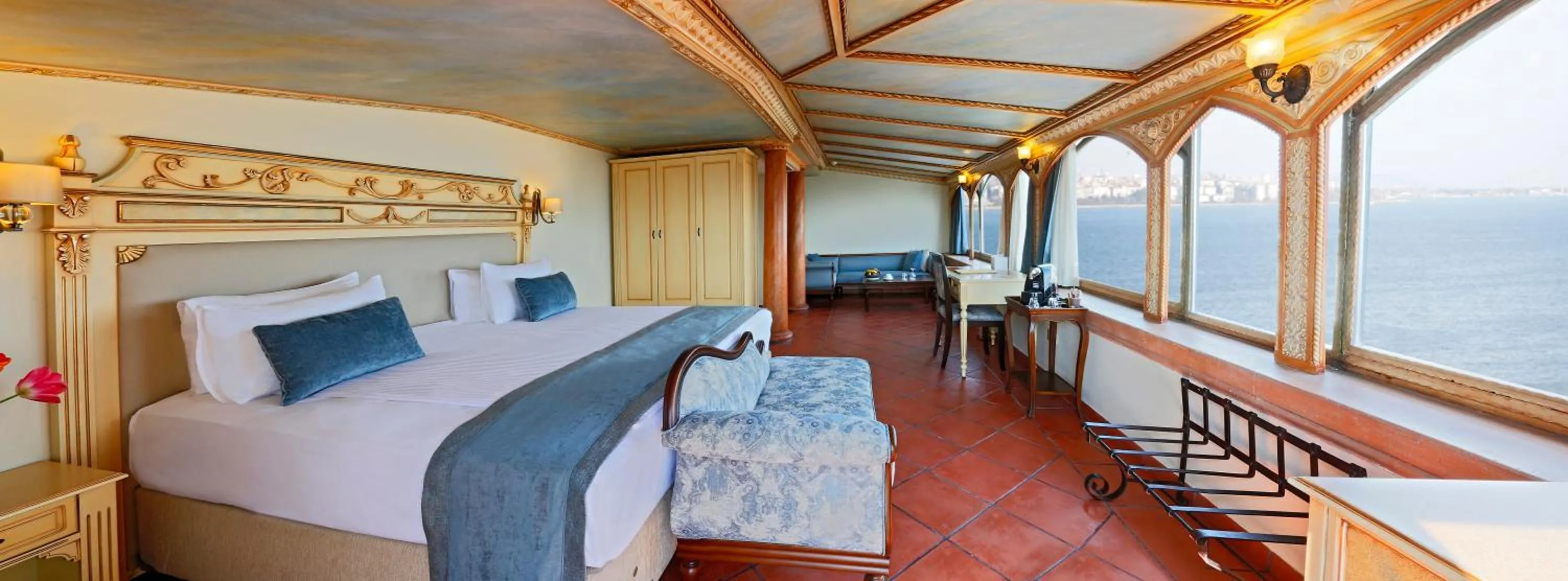 Coffee/tea facilities, Bed in Sultanahmet Palace Hotel