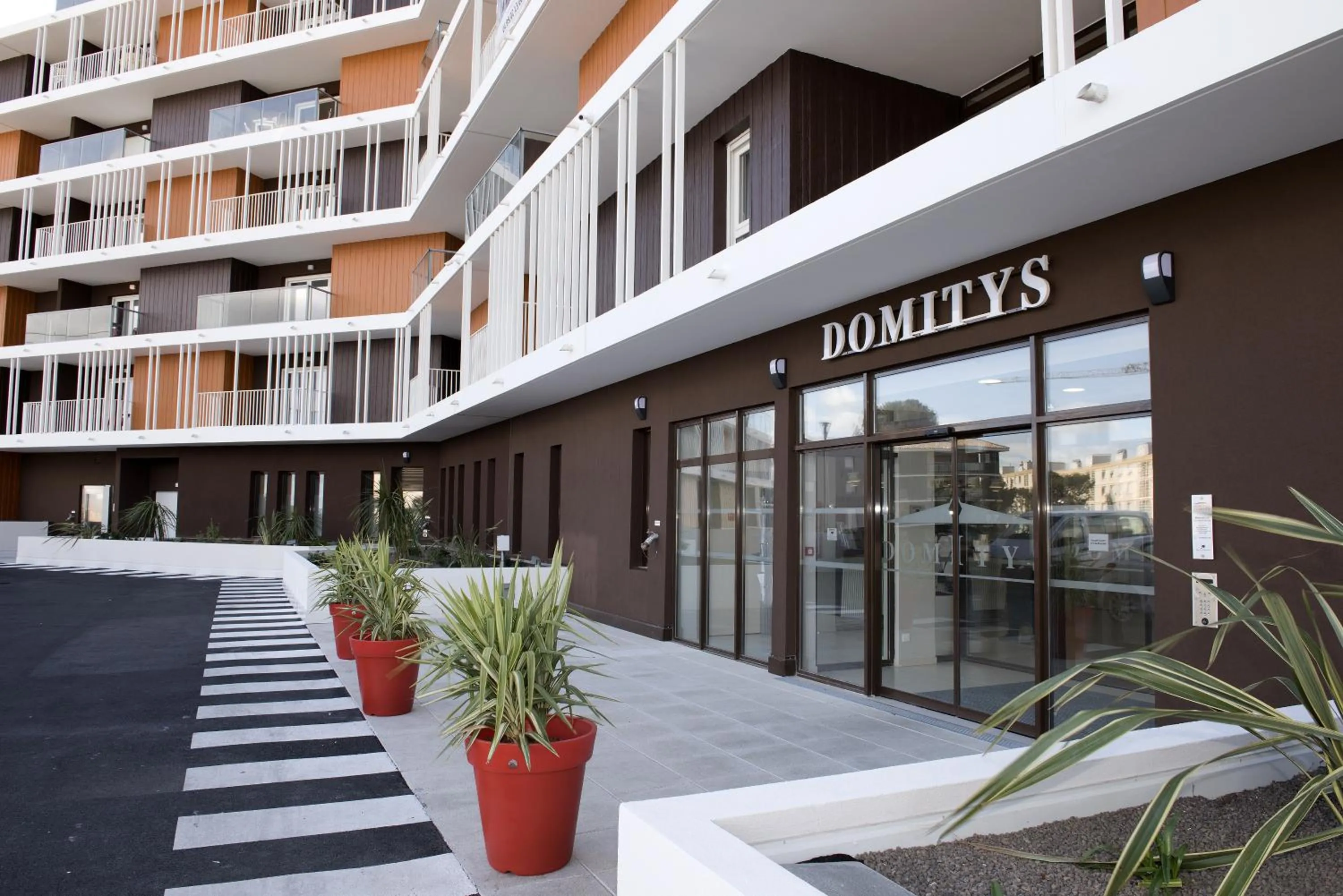 Facade/entrance in Domitys Le Ruban d'Azur résidence services séniors