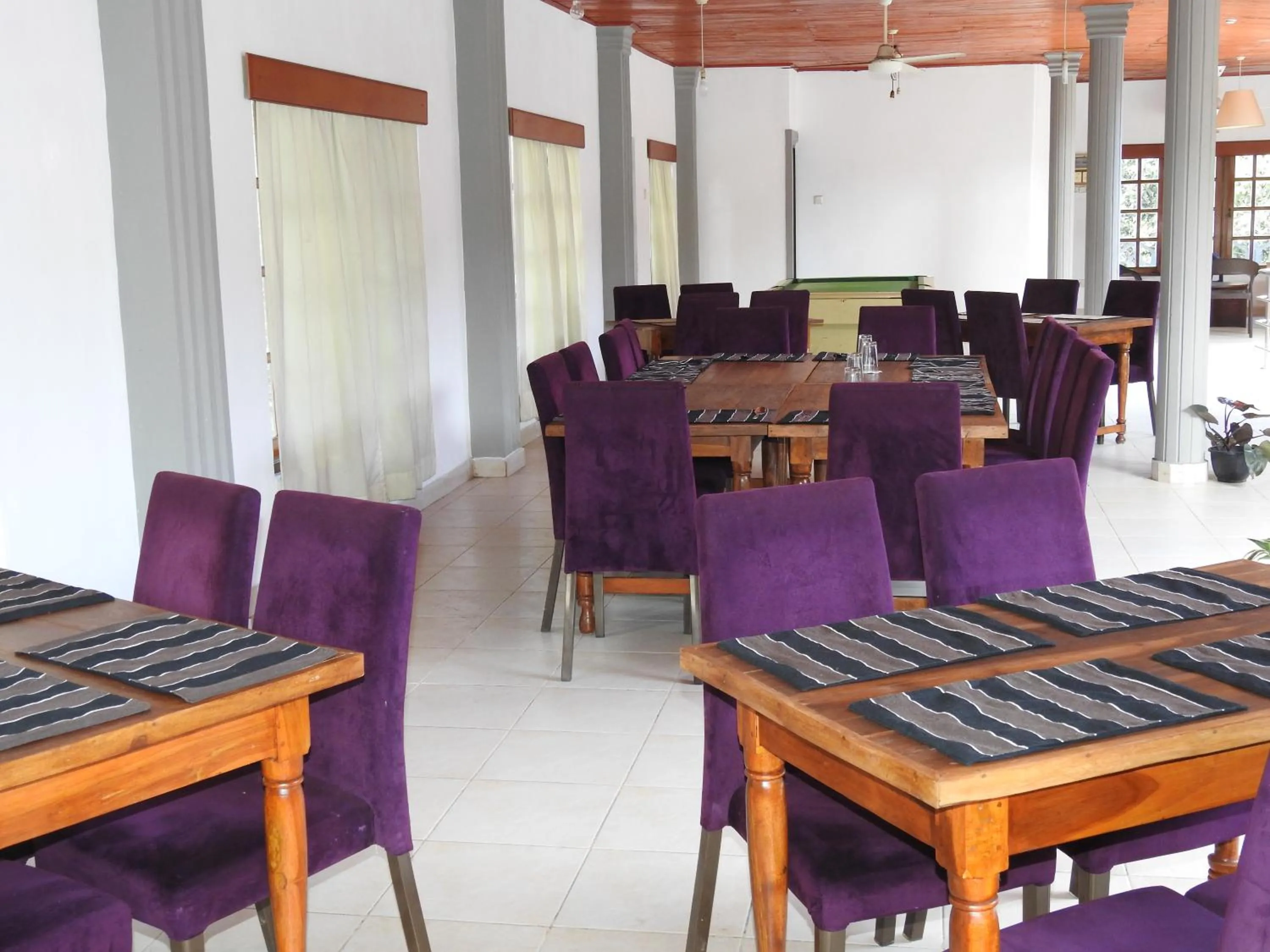 Restaurant/places to eat in Paradise Inn