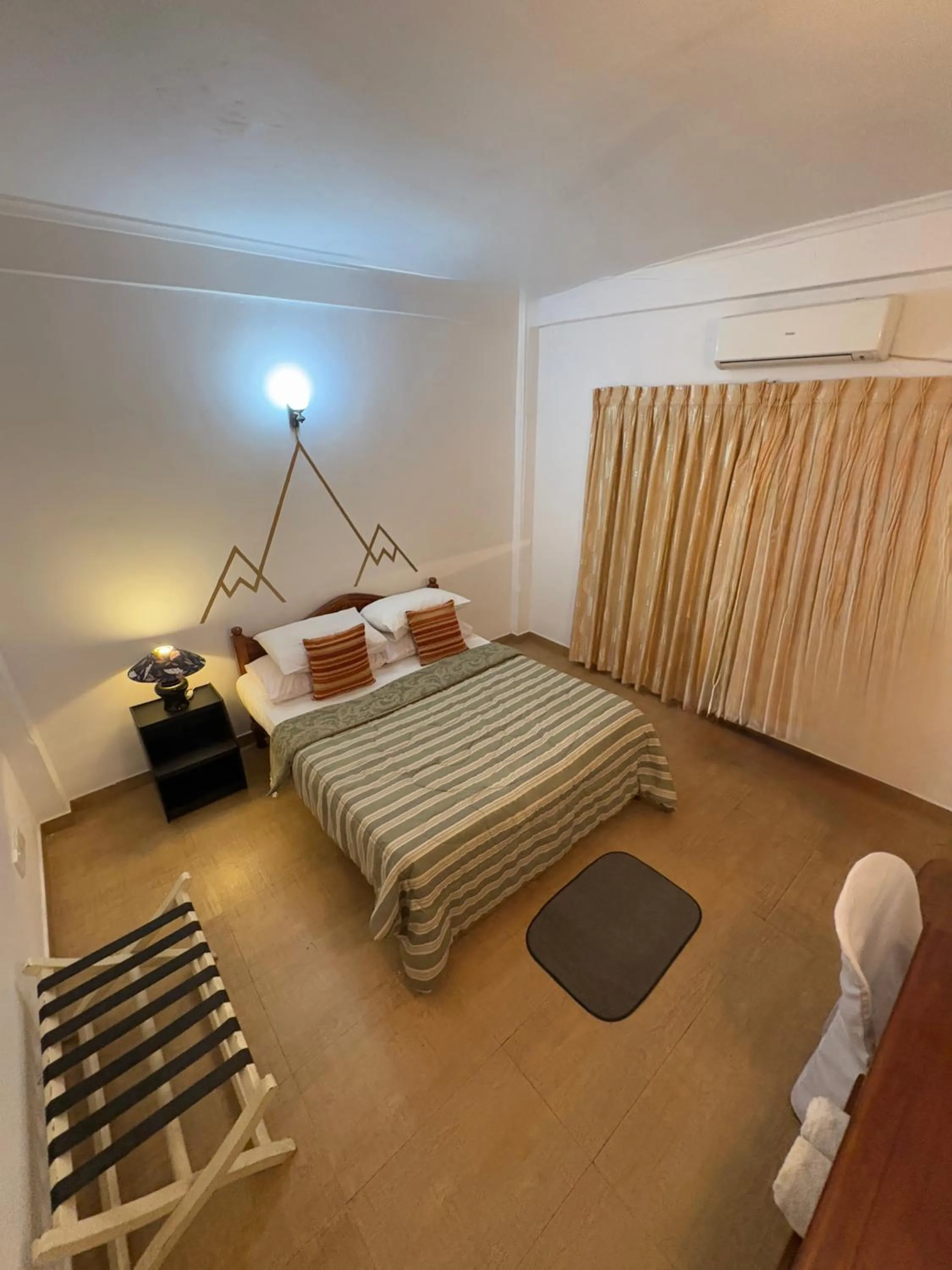 Bedroom, Bed in Paradise Inn