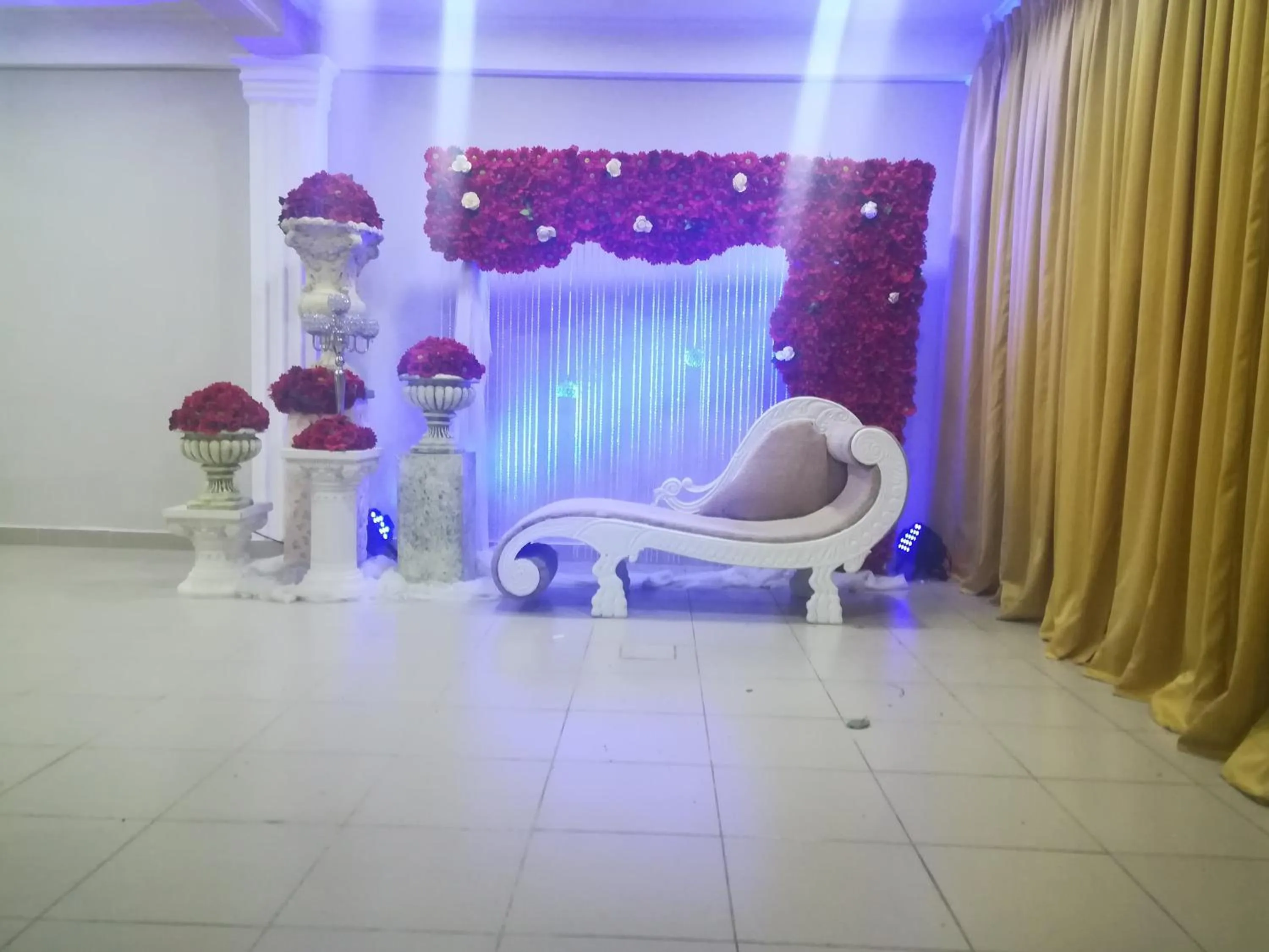 Restaurant/places to eat in Paradise Inn