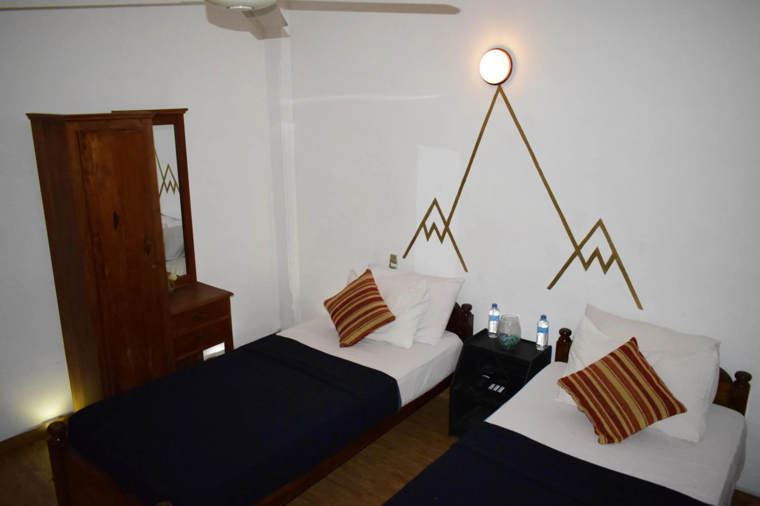 Bedroom, Bed in Paradise Inn