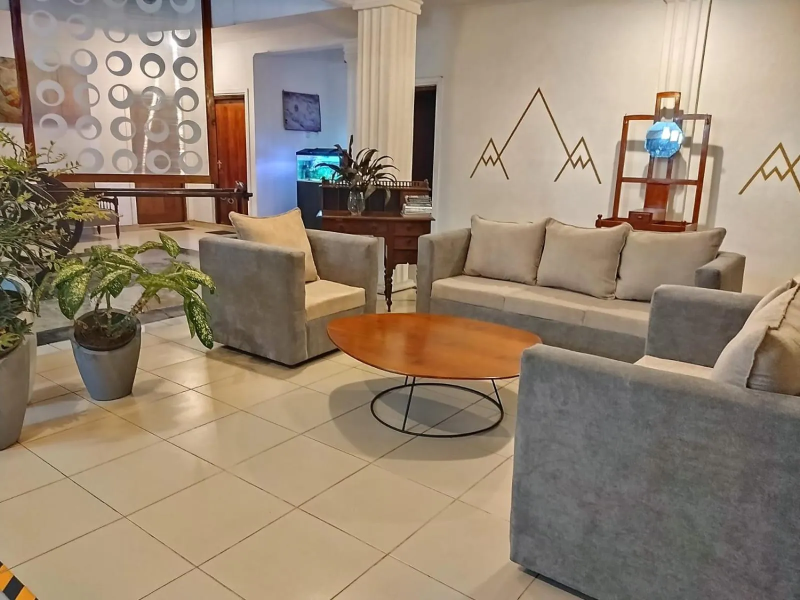 Seating area in Paradise Inn