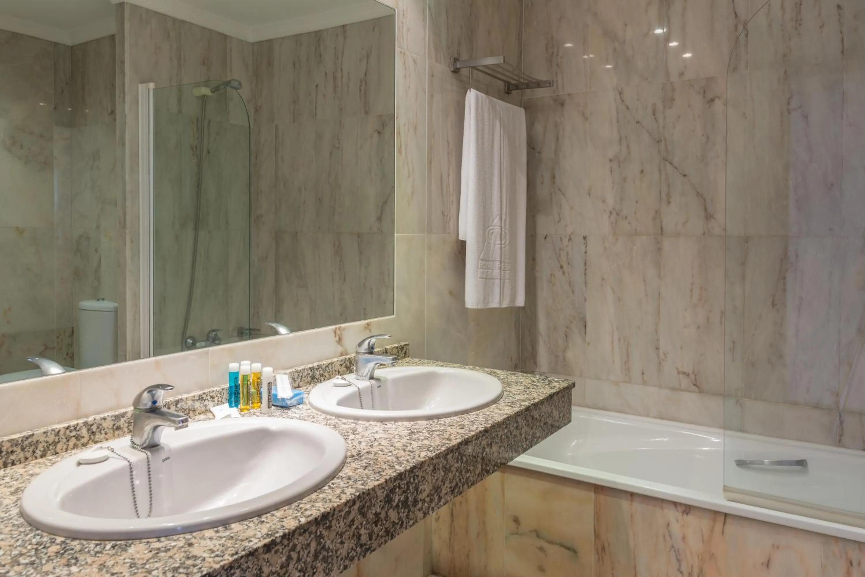 Shower in BLUESEA Al Andalus