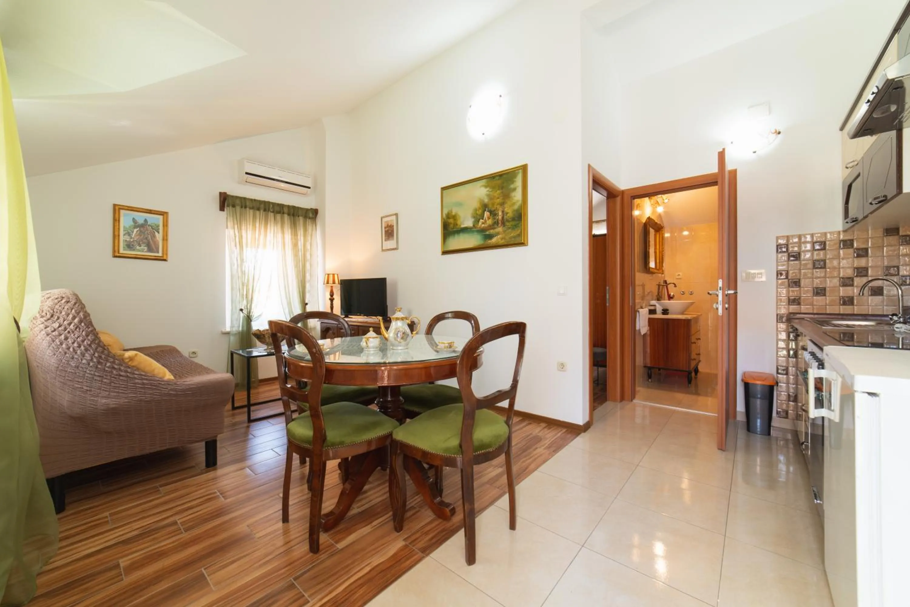 Apartments villa Mira