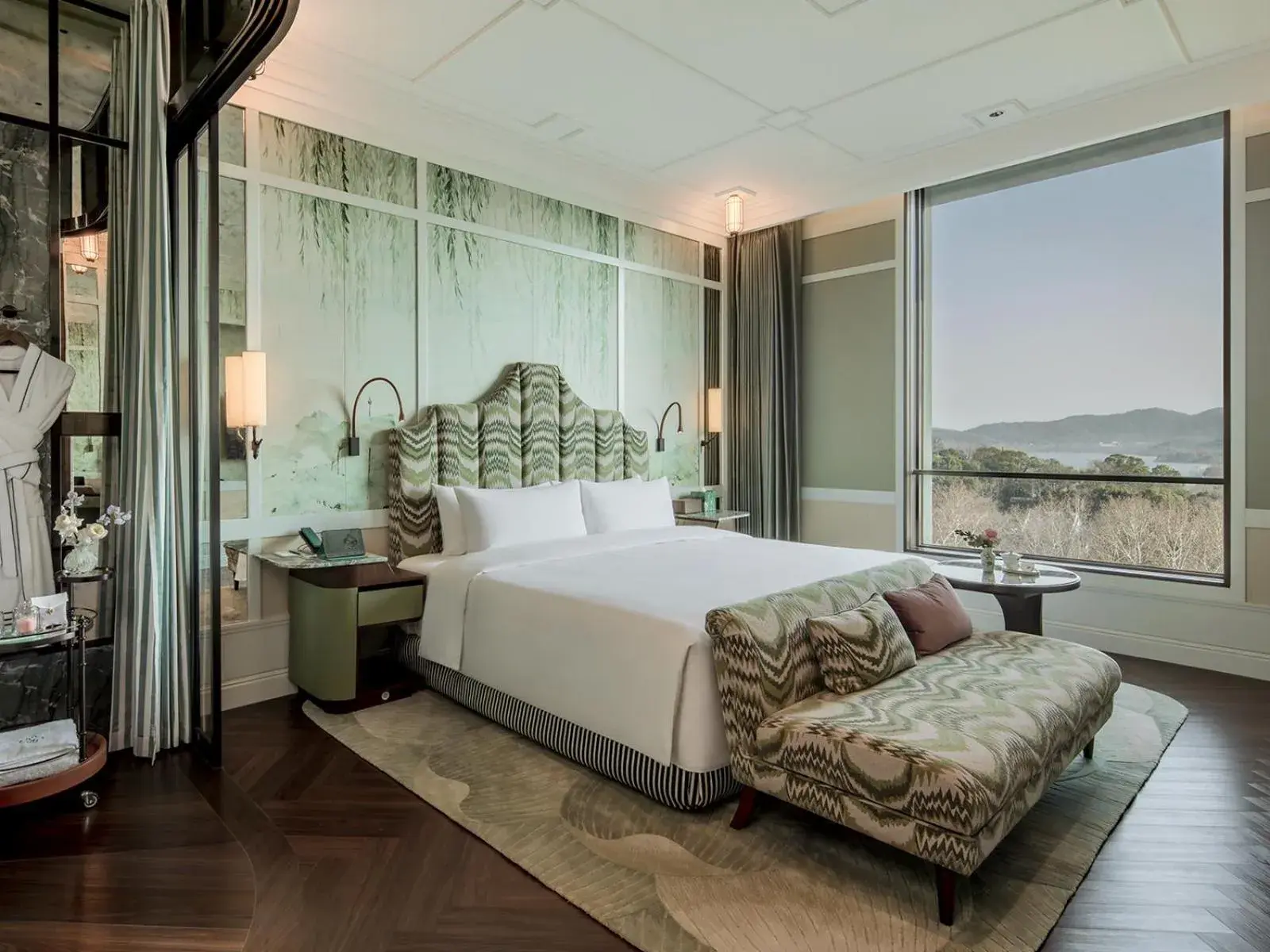 Serenity Suite, Lakeview in The Silk Lakehouse, Shangri-La Hangzhou Serenity Suite, Lakeview in The Silk Lakehouse, Shangri-La Hangzhou