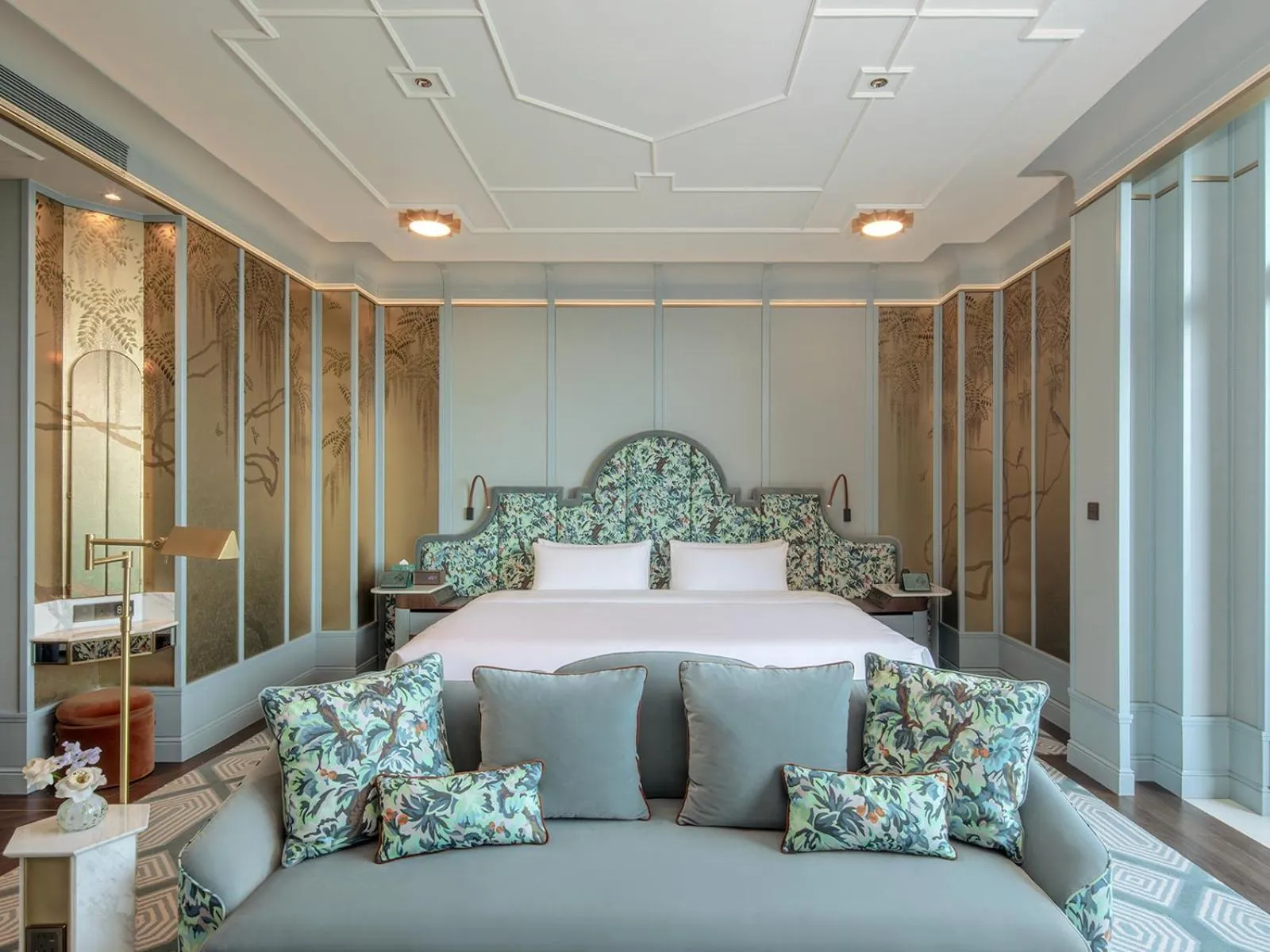 Bedroom, Bed in The Silk Lakehouse, Shangri-La Hangzhou